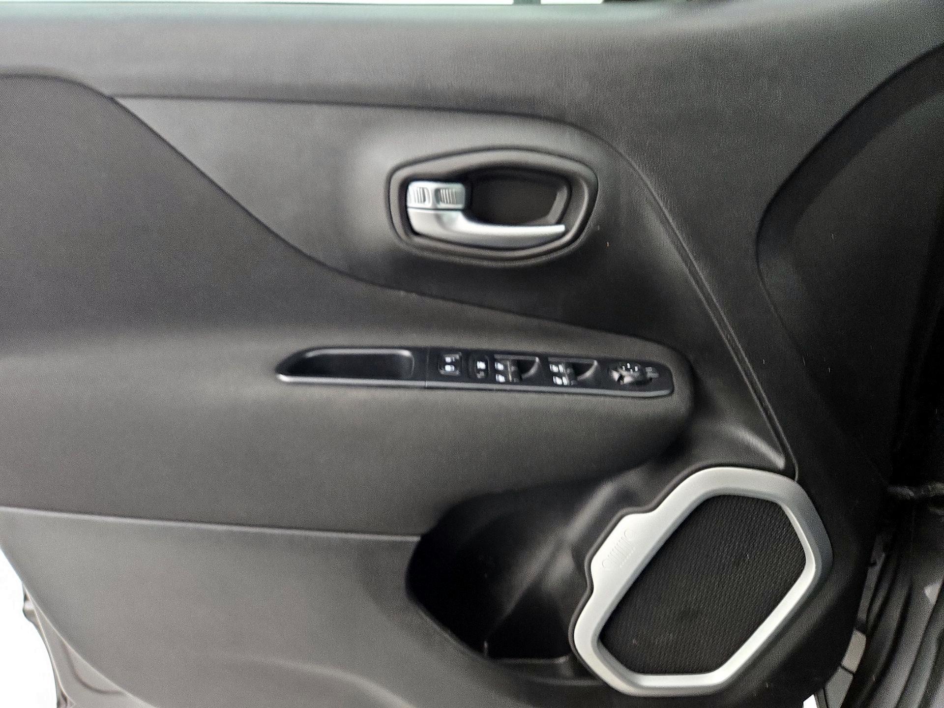 Thumbnail: 2018 Jeep Renegade - 12