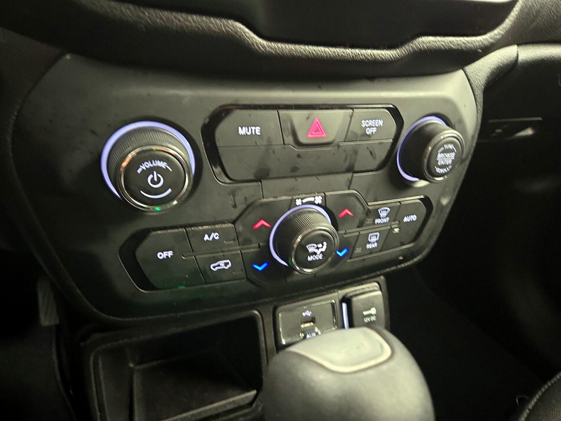 Thumbnail: 2018 Jeep Renegade - 16