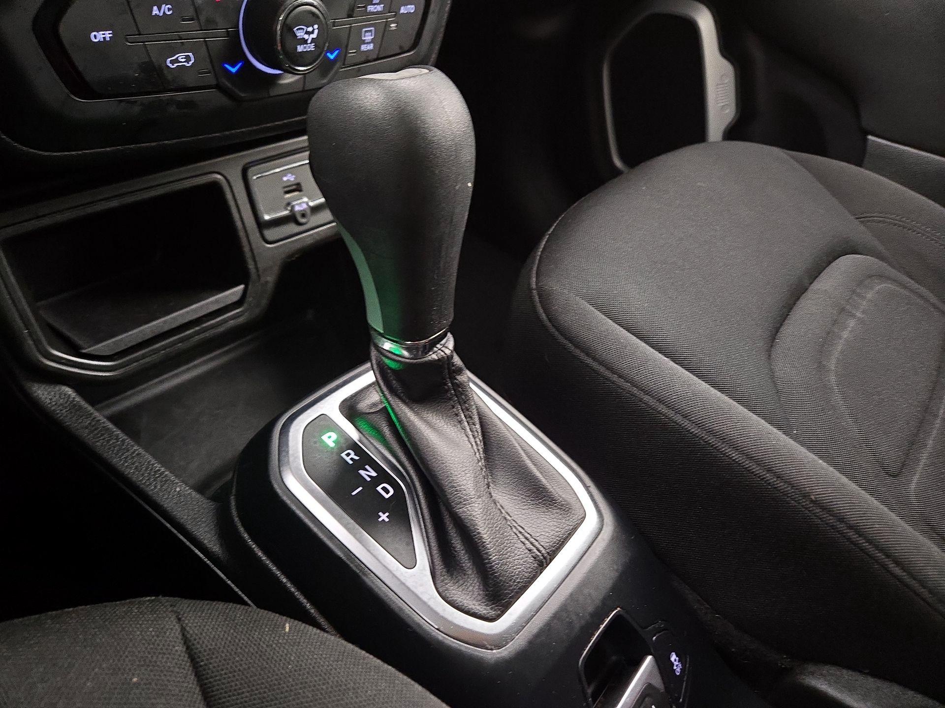 Thumbnail: 2018 Jeep Renegade - 17