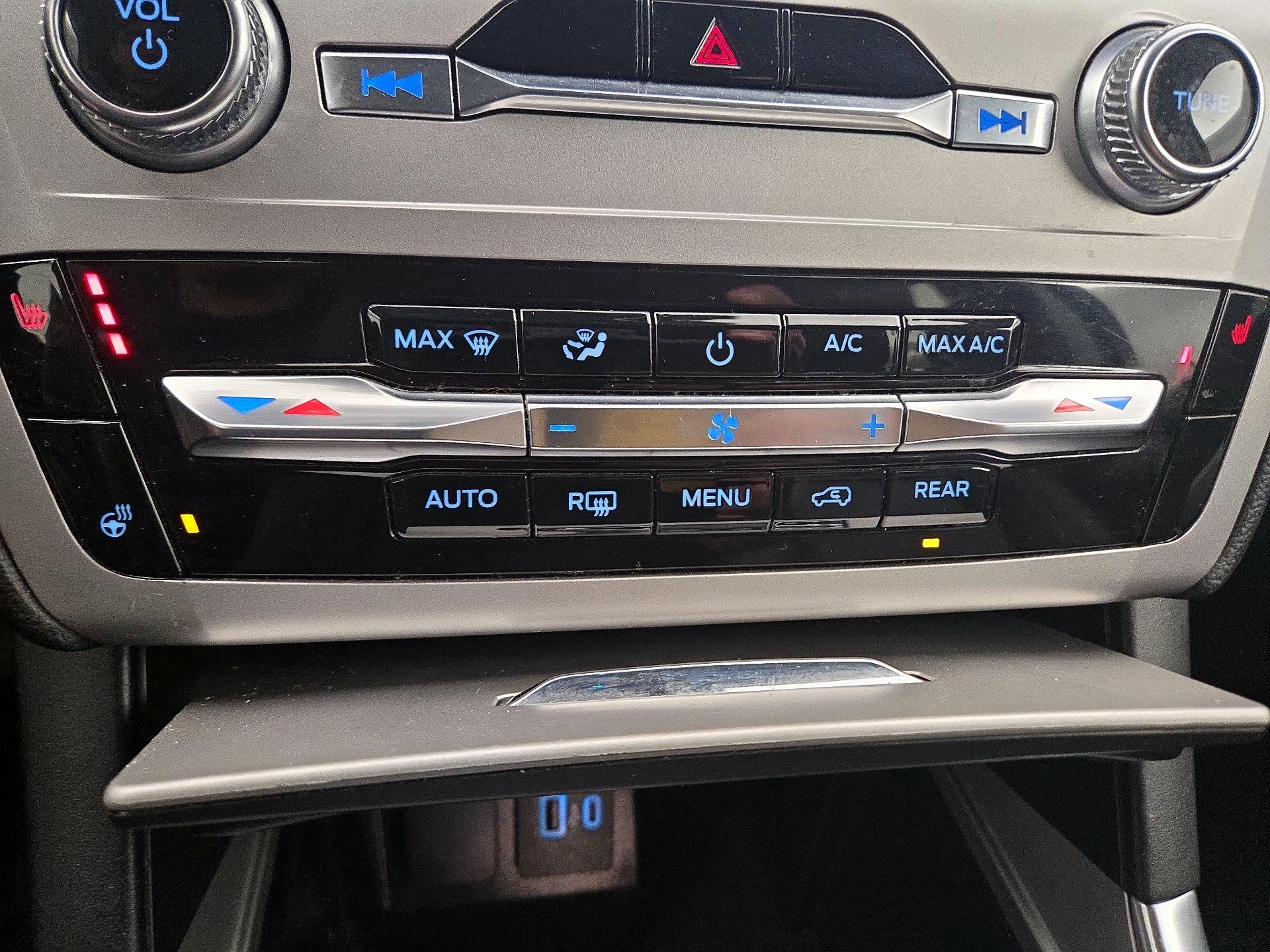 Thumbnail: 2022 Ford Explorer - 16