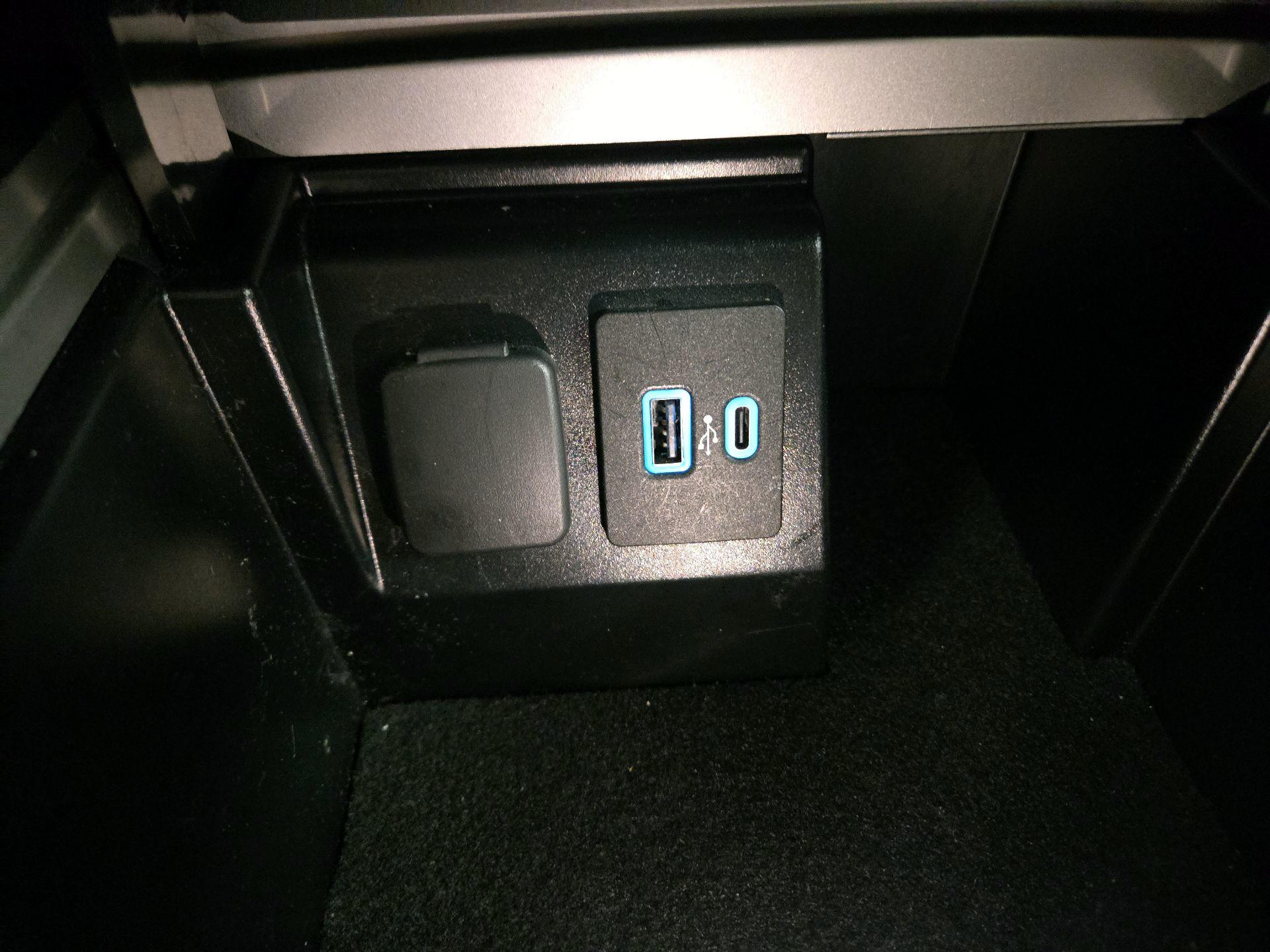 Thumbnail: 2022 Ford Explorer - 18