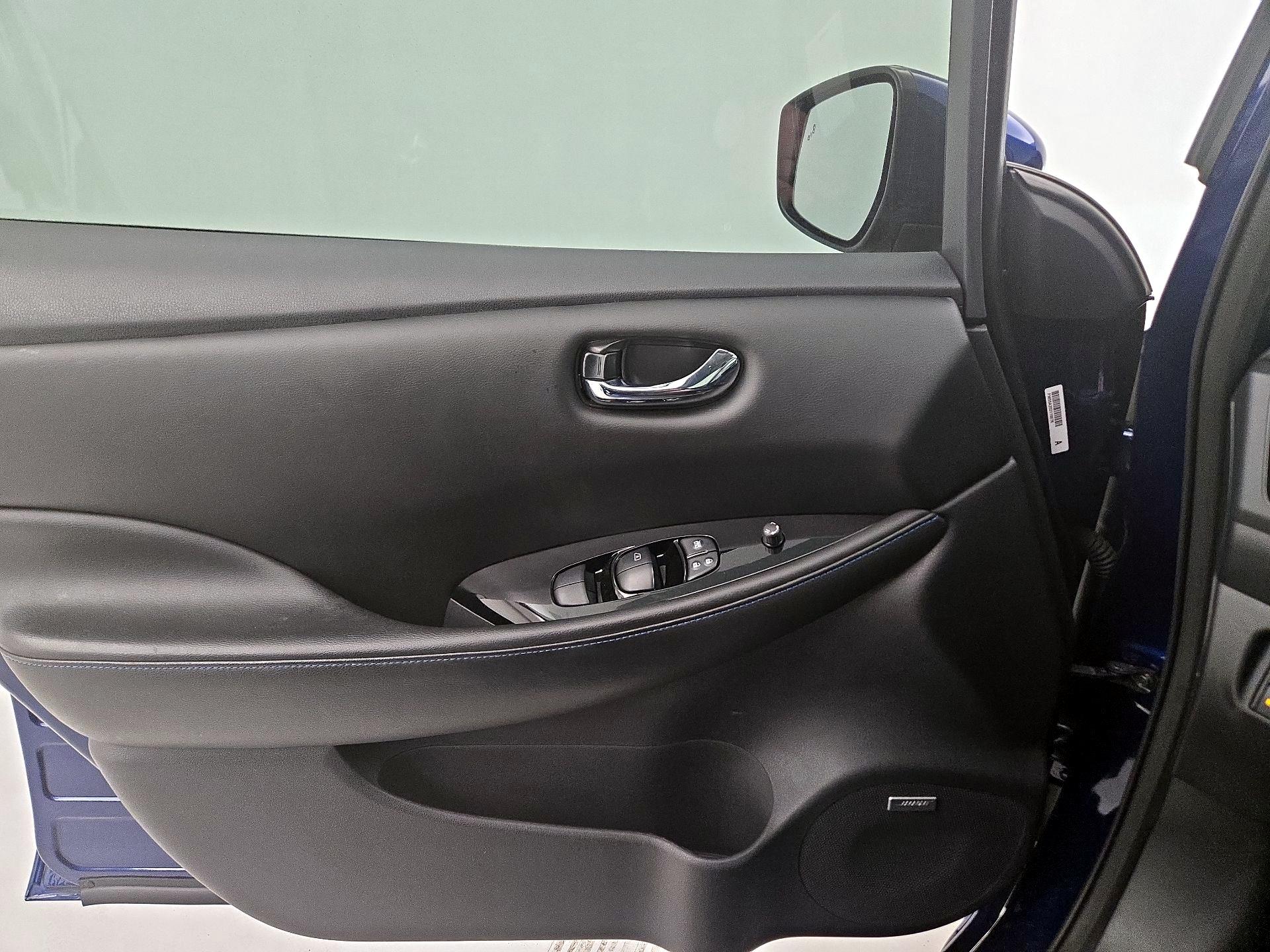 Thumbnail: 2020 Nissan Leaf - 12