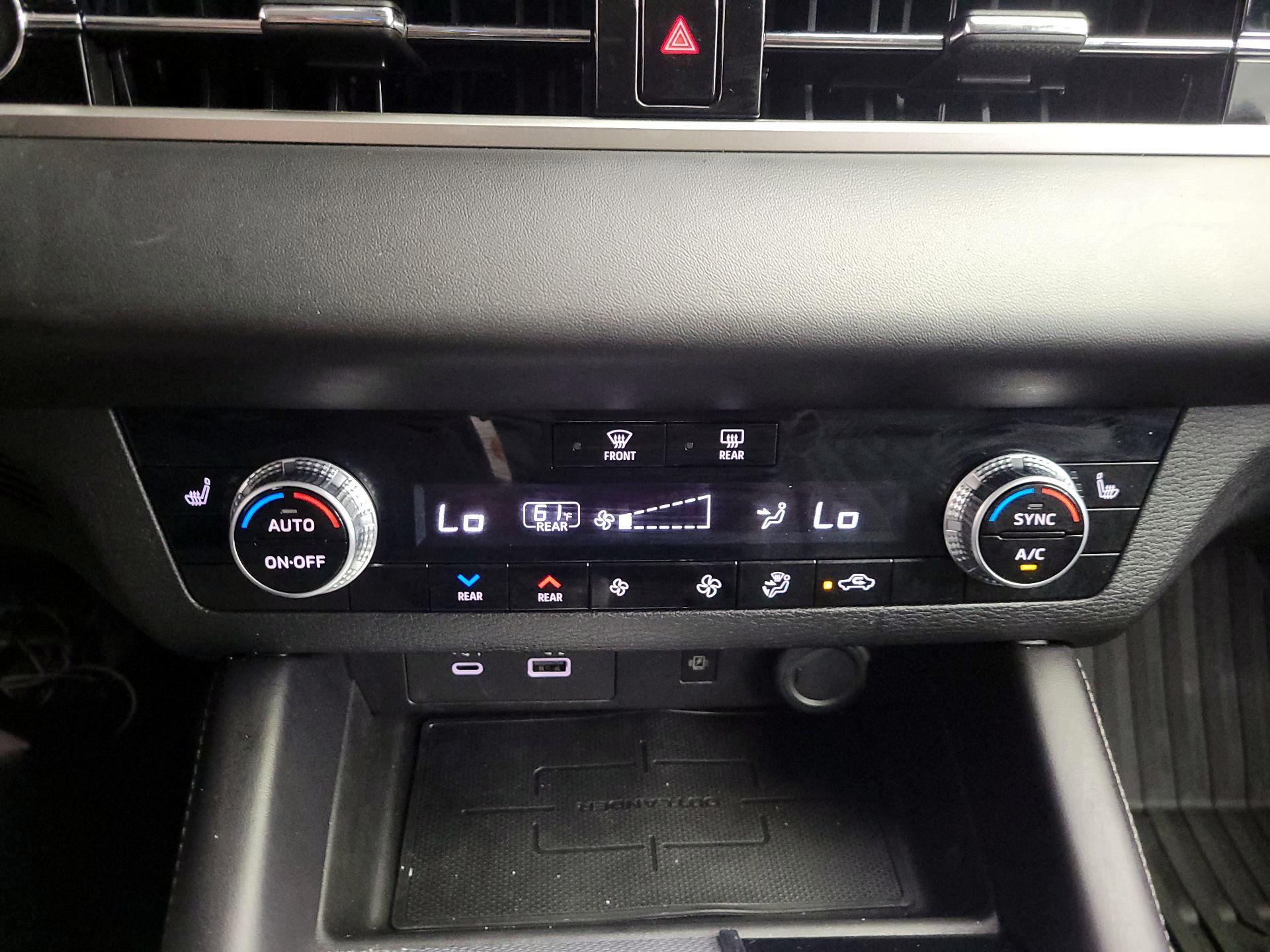 Thumbnail: 2024 Mitsubishi Outlander - 17