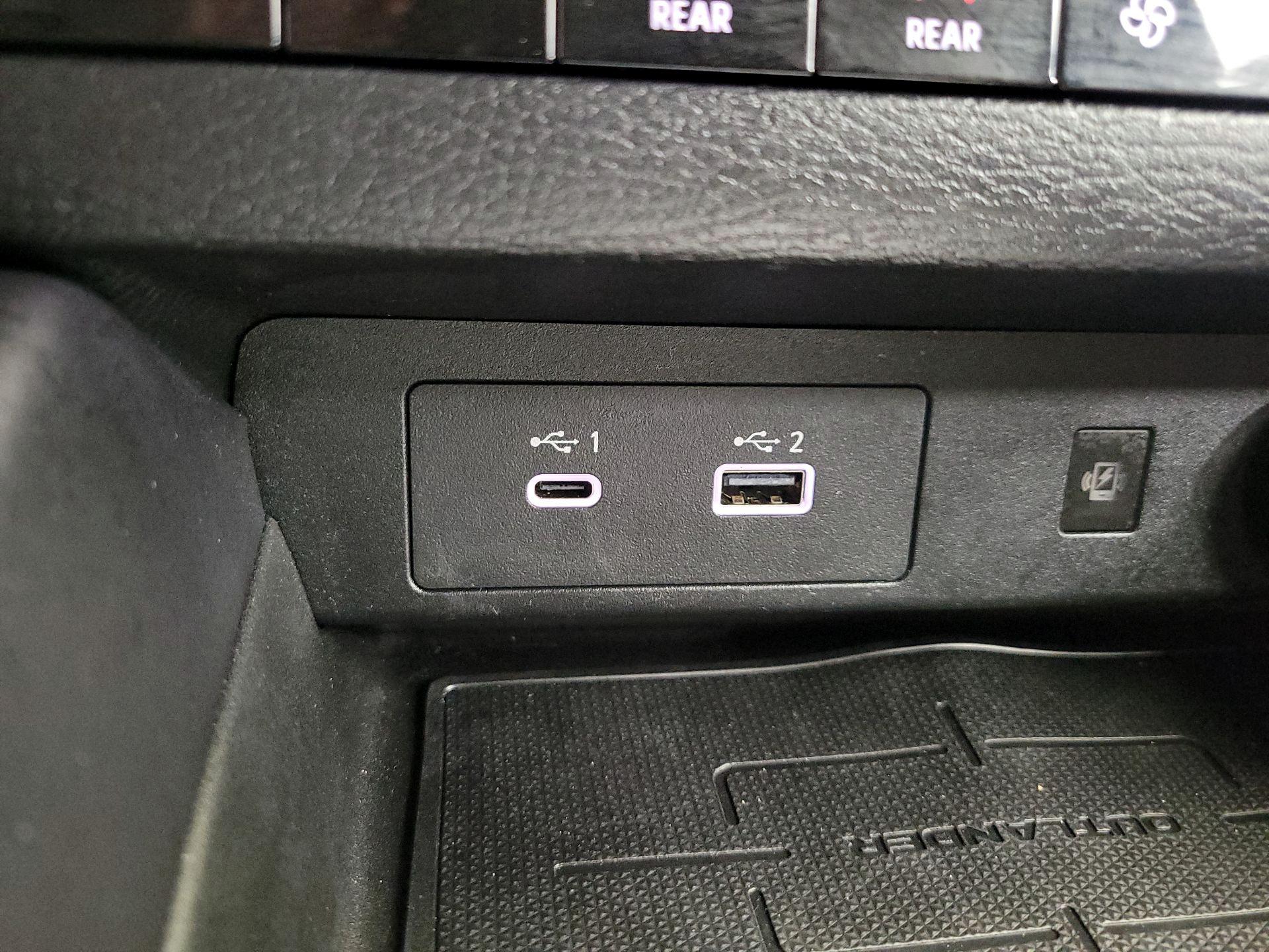 Thumbnail: 2024 Mitsubishi Outlander - 19