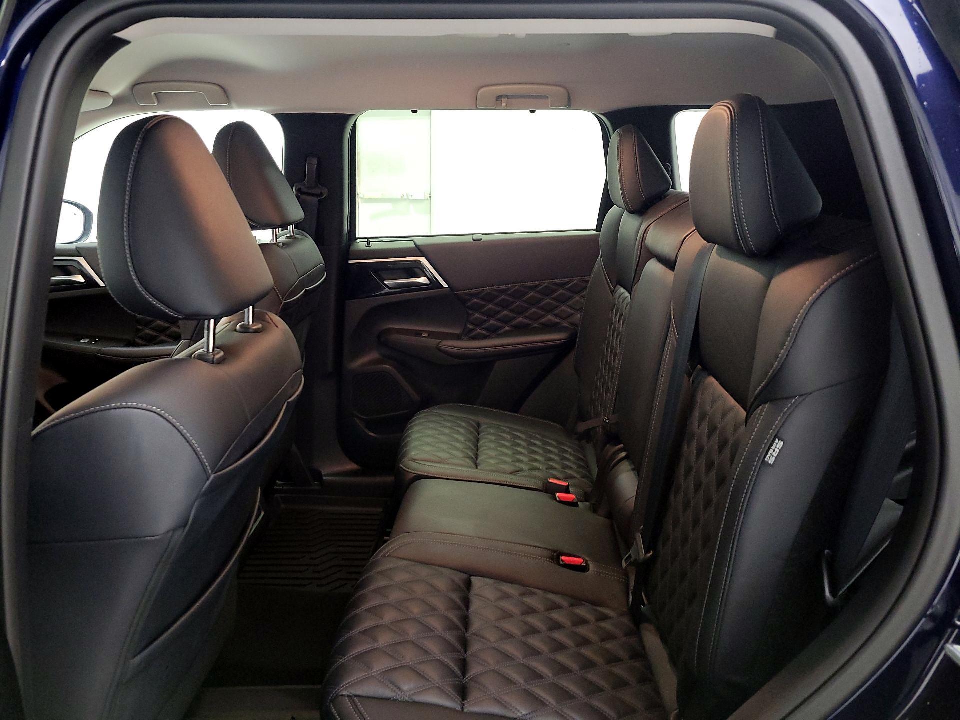 Thumbnail: 2024 Mitsubishi Outlander - 20