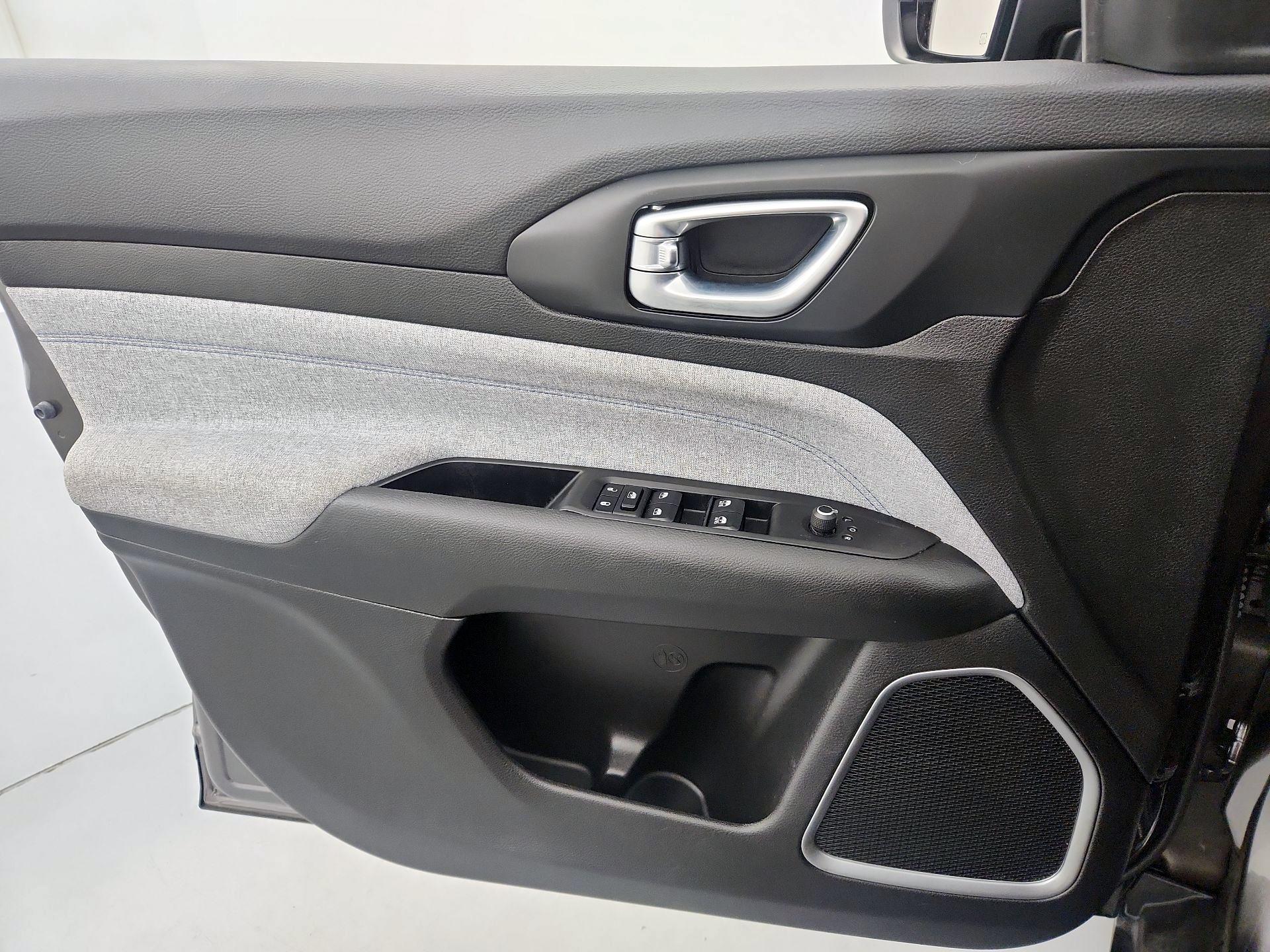 Thumbnail: 2023 Jeep Compass - 12