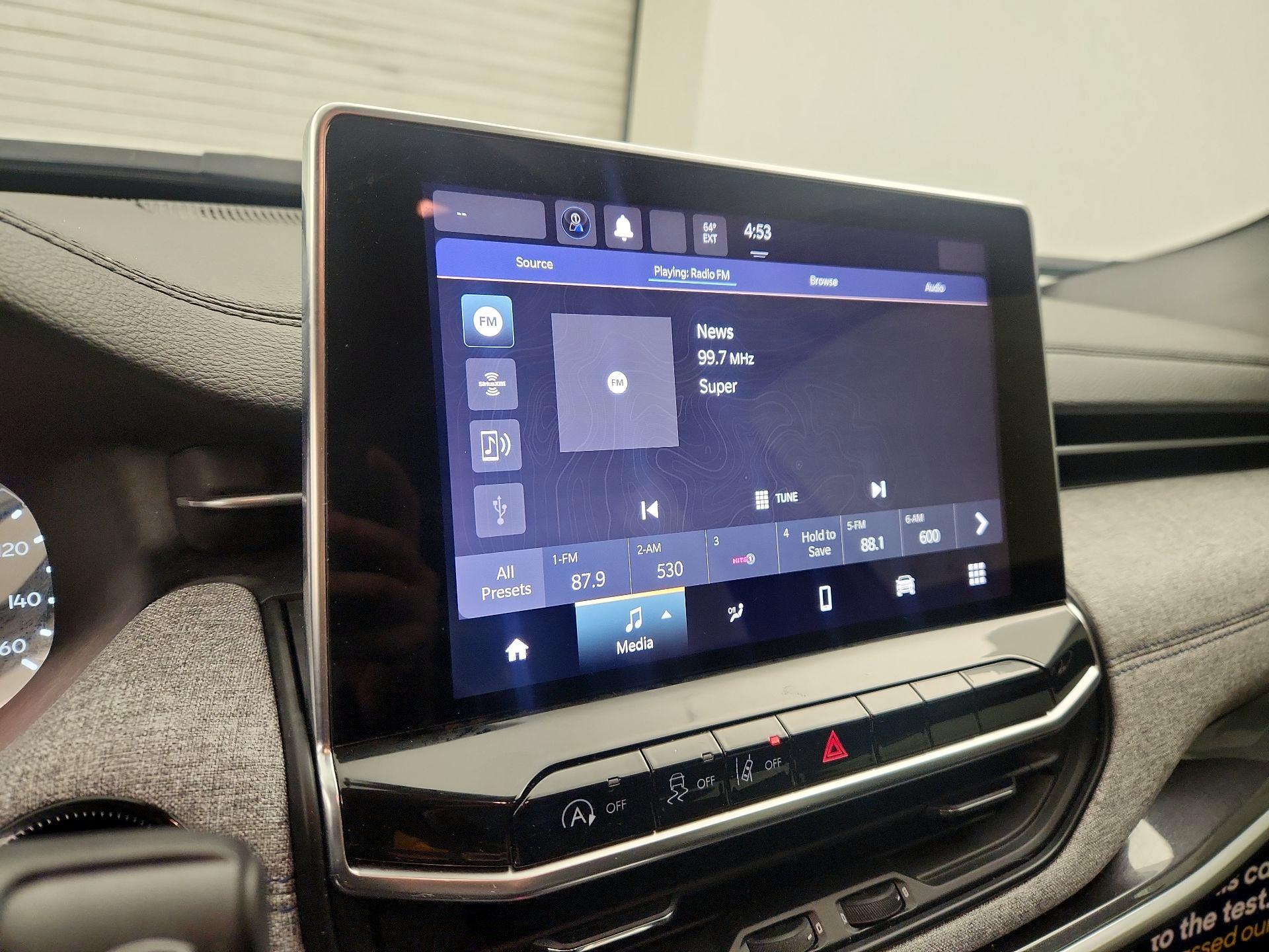 Thumbnail: 2023 Jeep Compass - 15