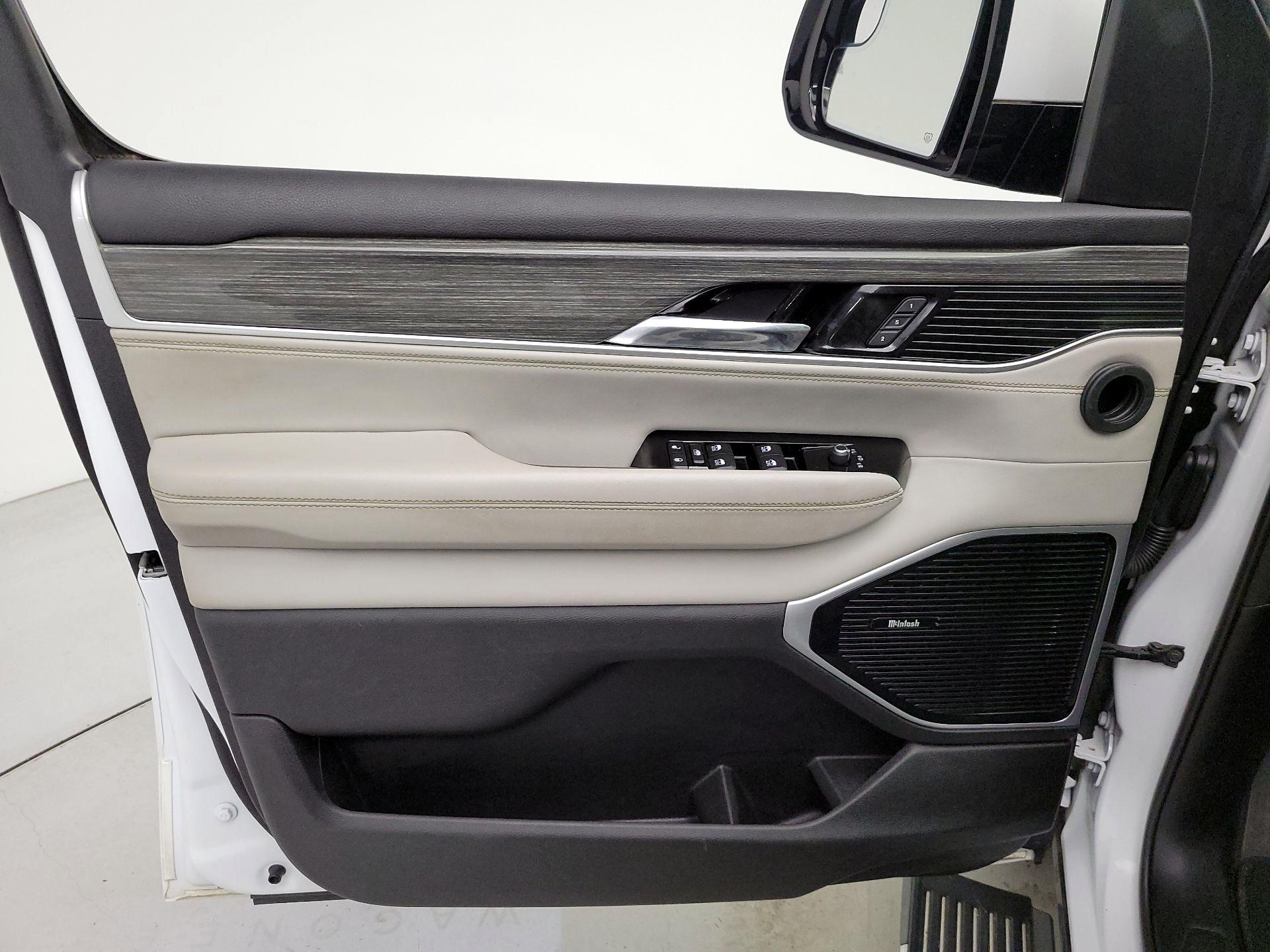 Thumbnail: 2022 Jeep Wagoneer - 12