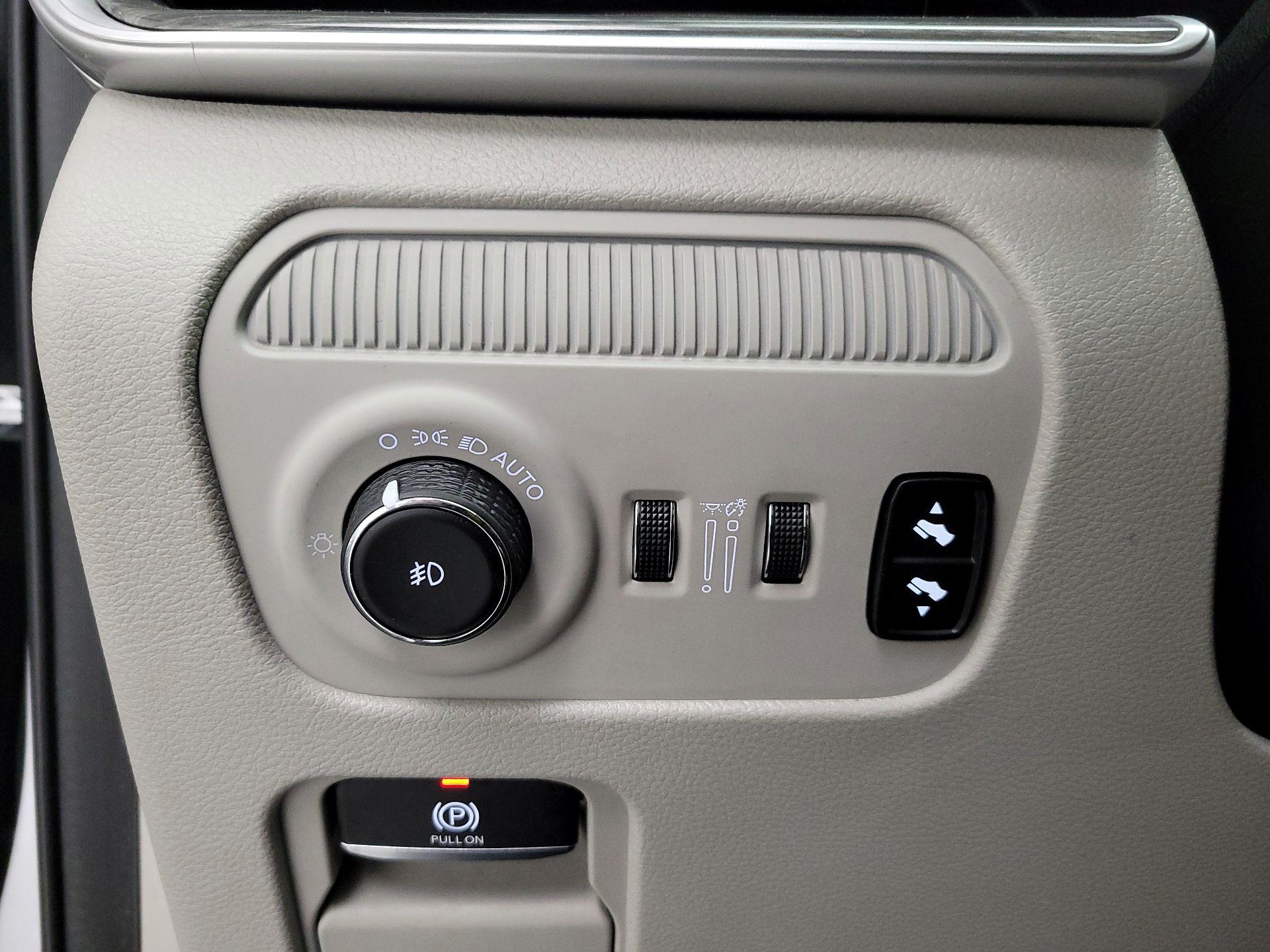 Thumbnail: 2022 Jeep Wagoneer - 13