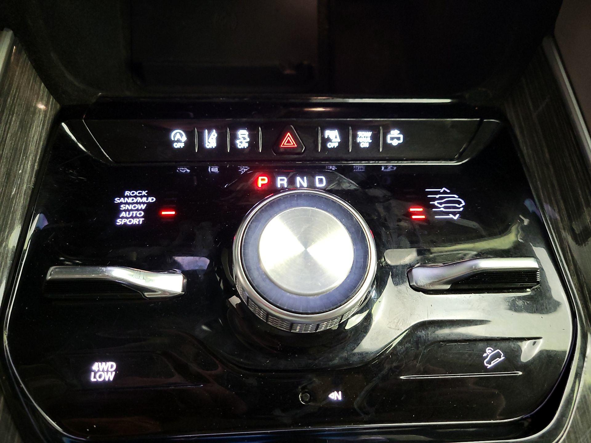 Thumbnail: 2022 Jeep Wagoneer - 18