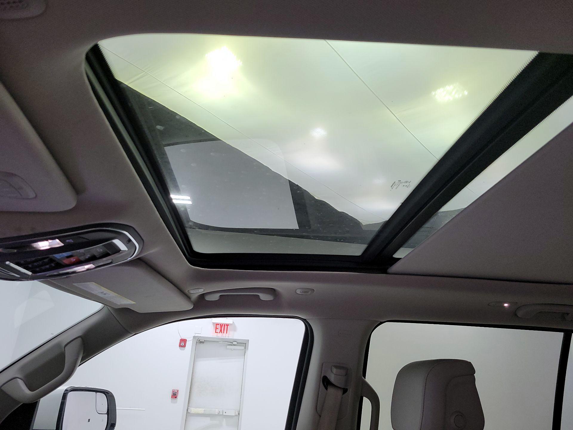 Thumbnail: 2022 Jeep Wagoneer - 20