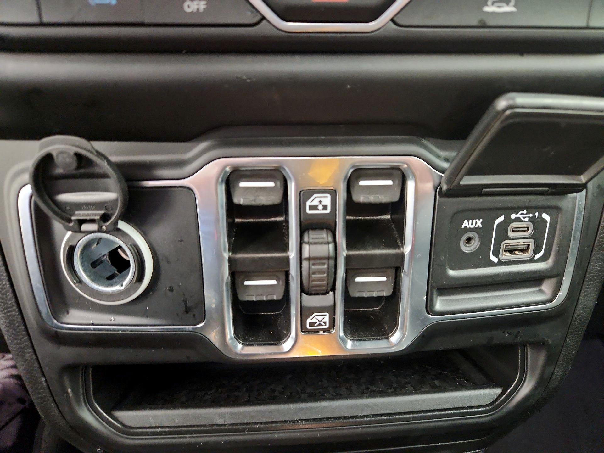 Thumbnail: 2022 Jeep Wrangler - 18