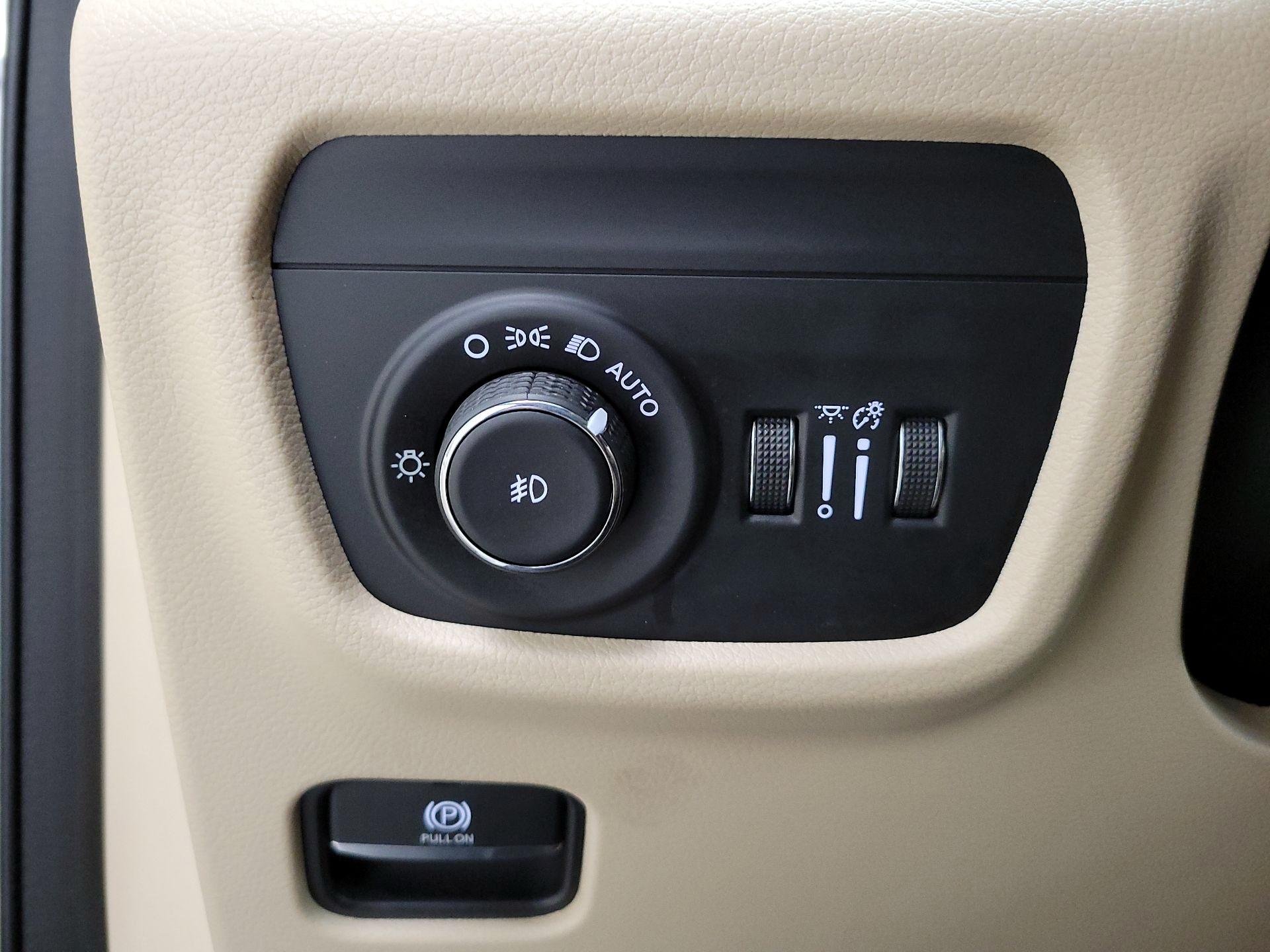 Thumbnail: 2022 Jeep Grand Cherokee - 13