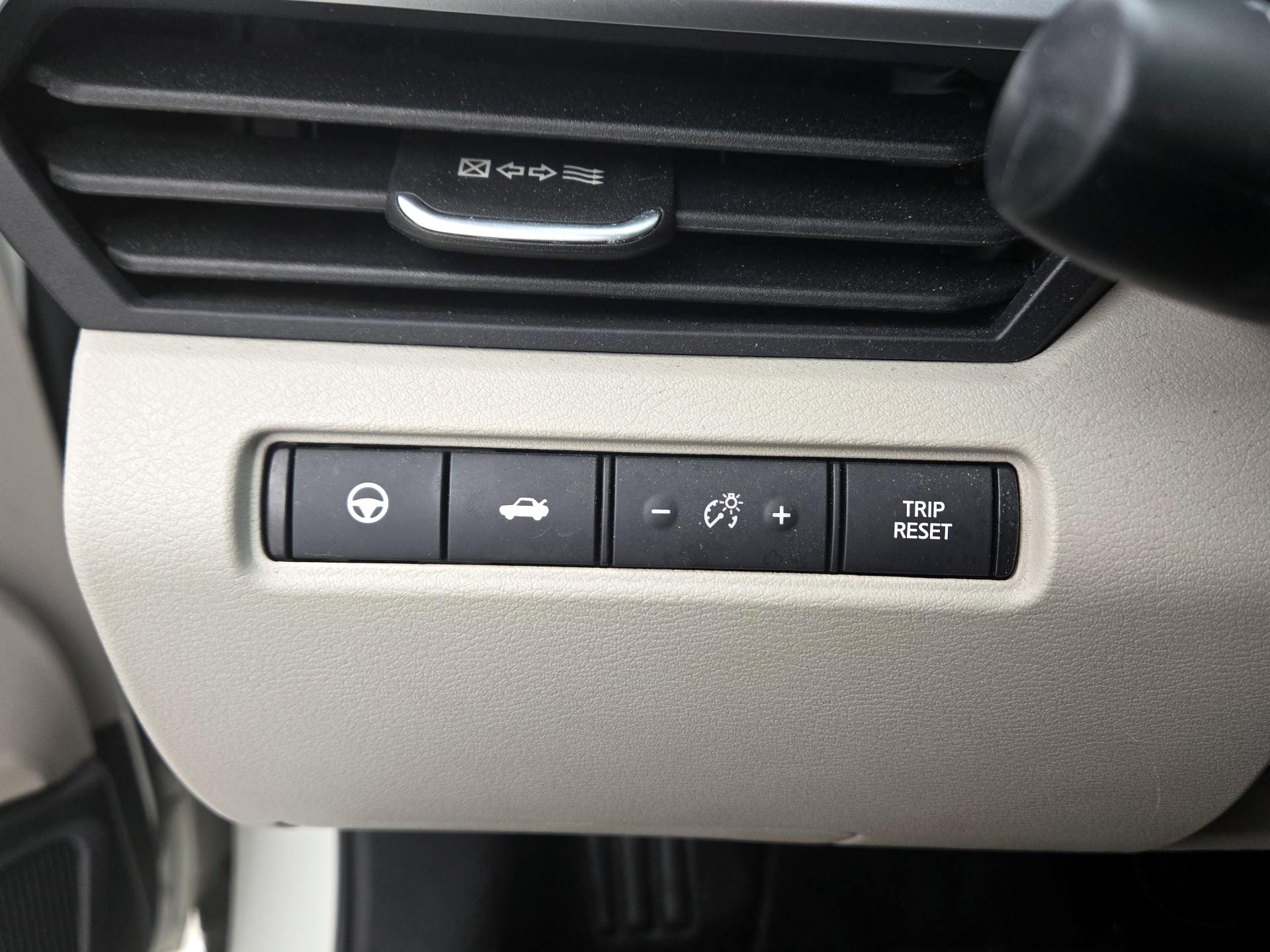 Thumbnail: 2020 Nissan Altima - 13