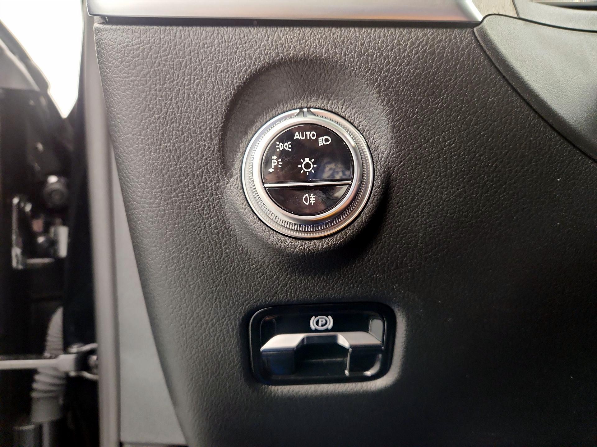 Thumbnail: 2024 Mercedes-Benz C-Class - 13