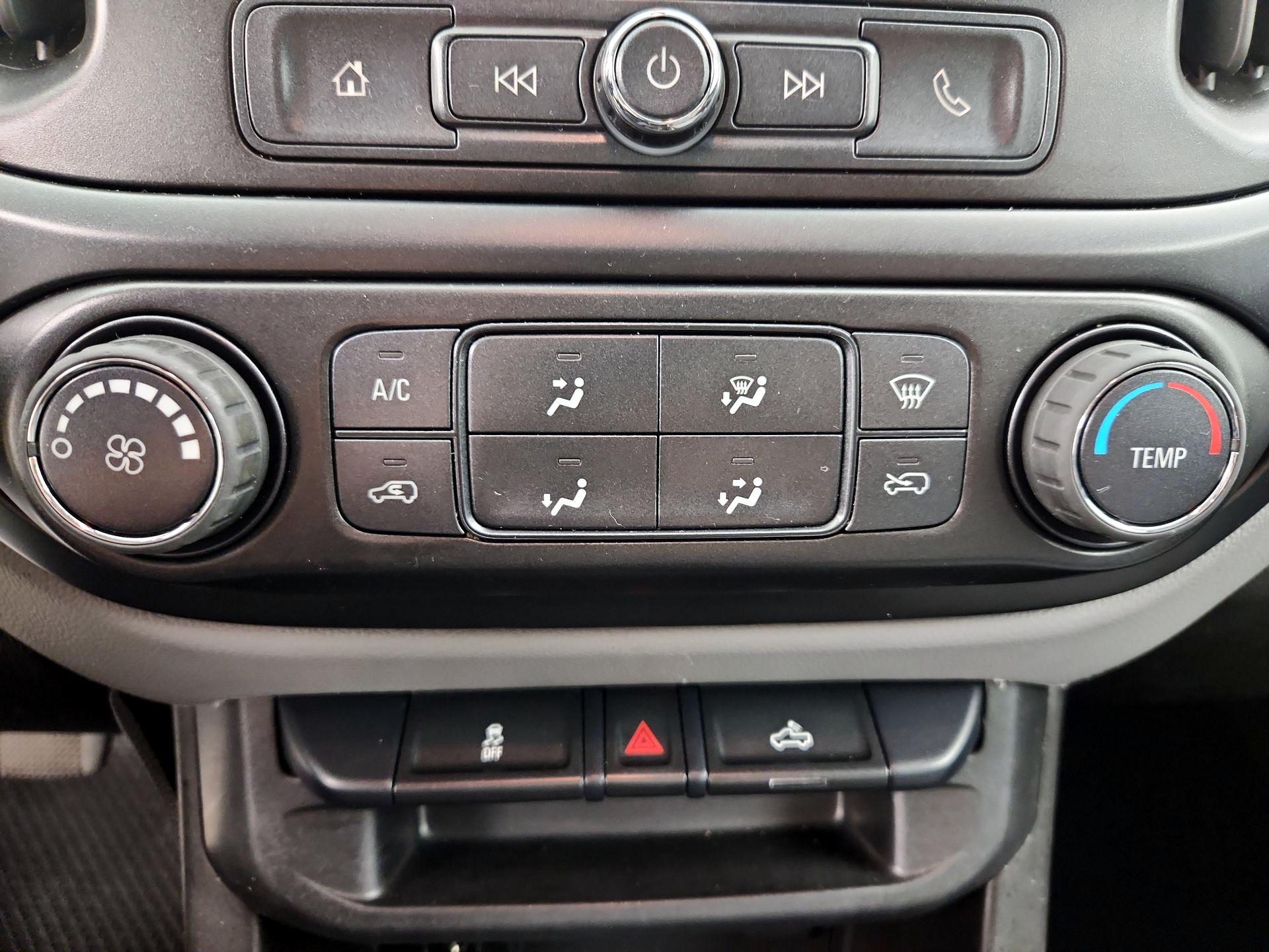 Thumbnail: 2022 Chevrolet Colorado - 16