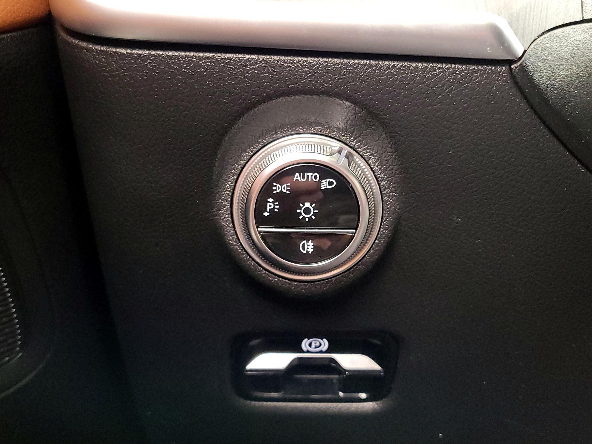 Thumbnail: 2024 Mercedes-Benz C-Class - 13