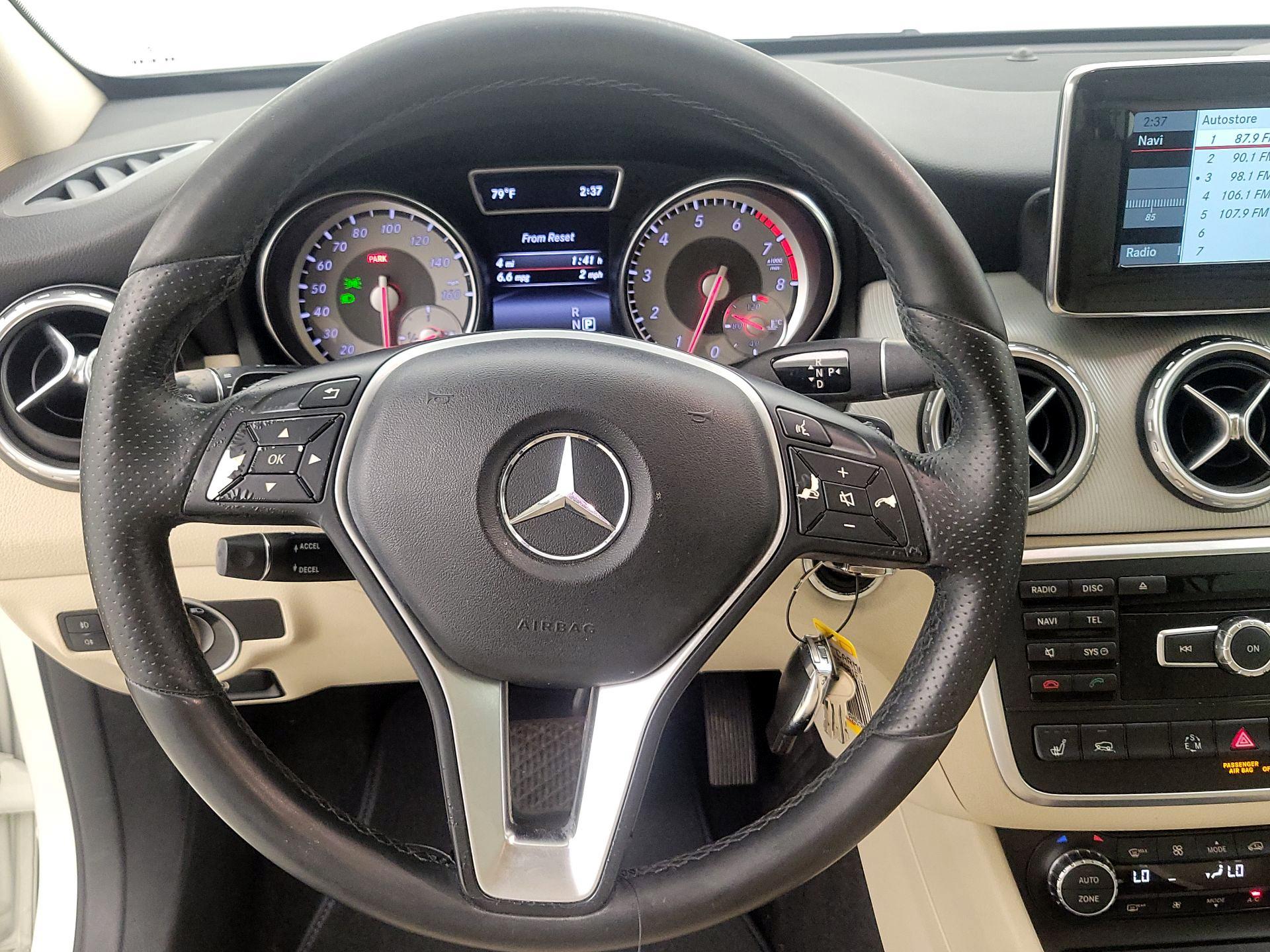 Thumbnail: 2015 Mercedes-Benz GLA - 10