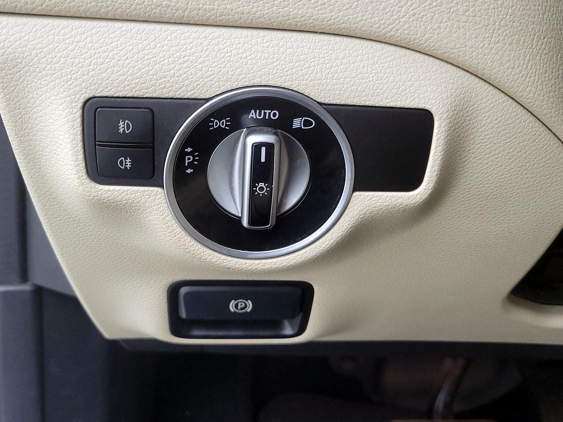 Thumbnail: 2015 Mercedes-Benz GLA - 13