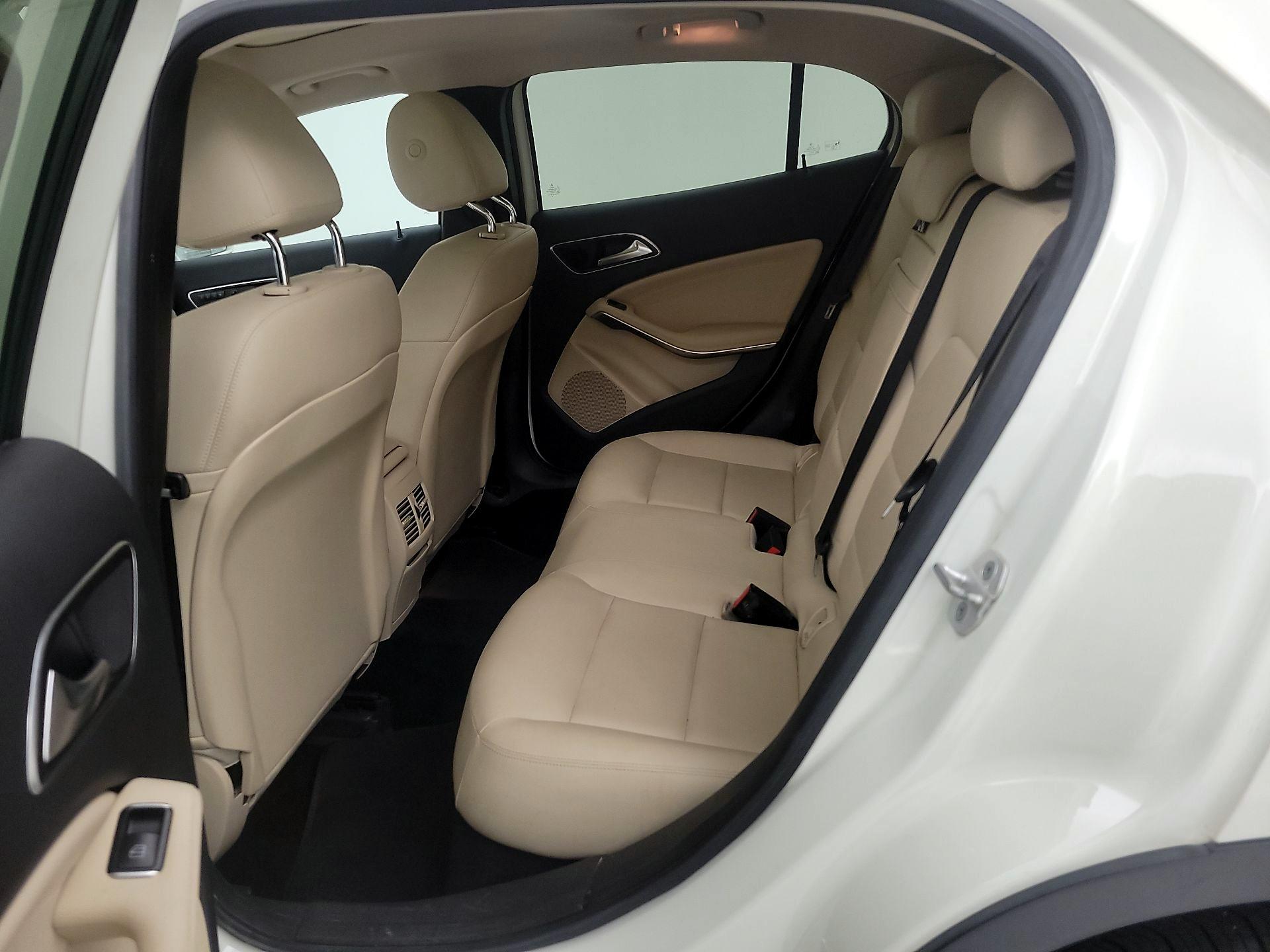 Thumbnail: 2015 Mercedes-Benz GLA - 20