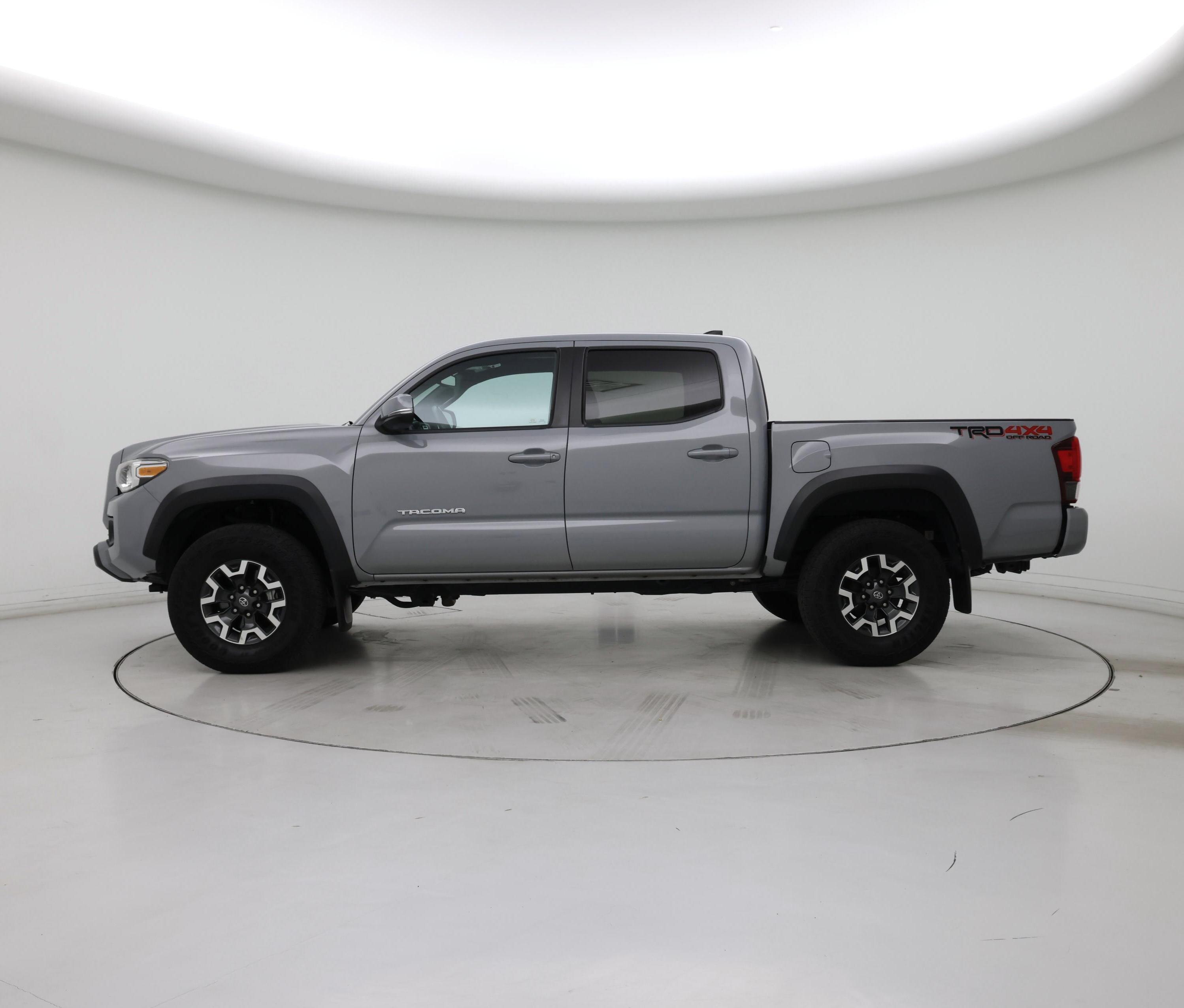Thumbnail: 2019 Toyota Tacoma - 3