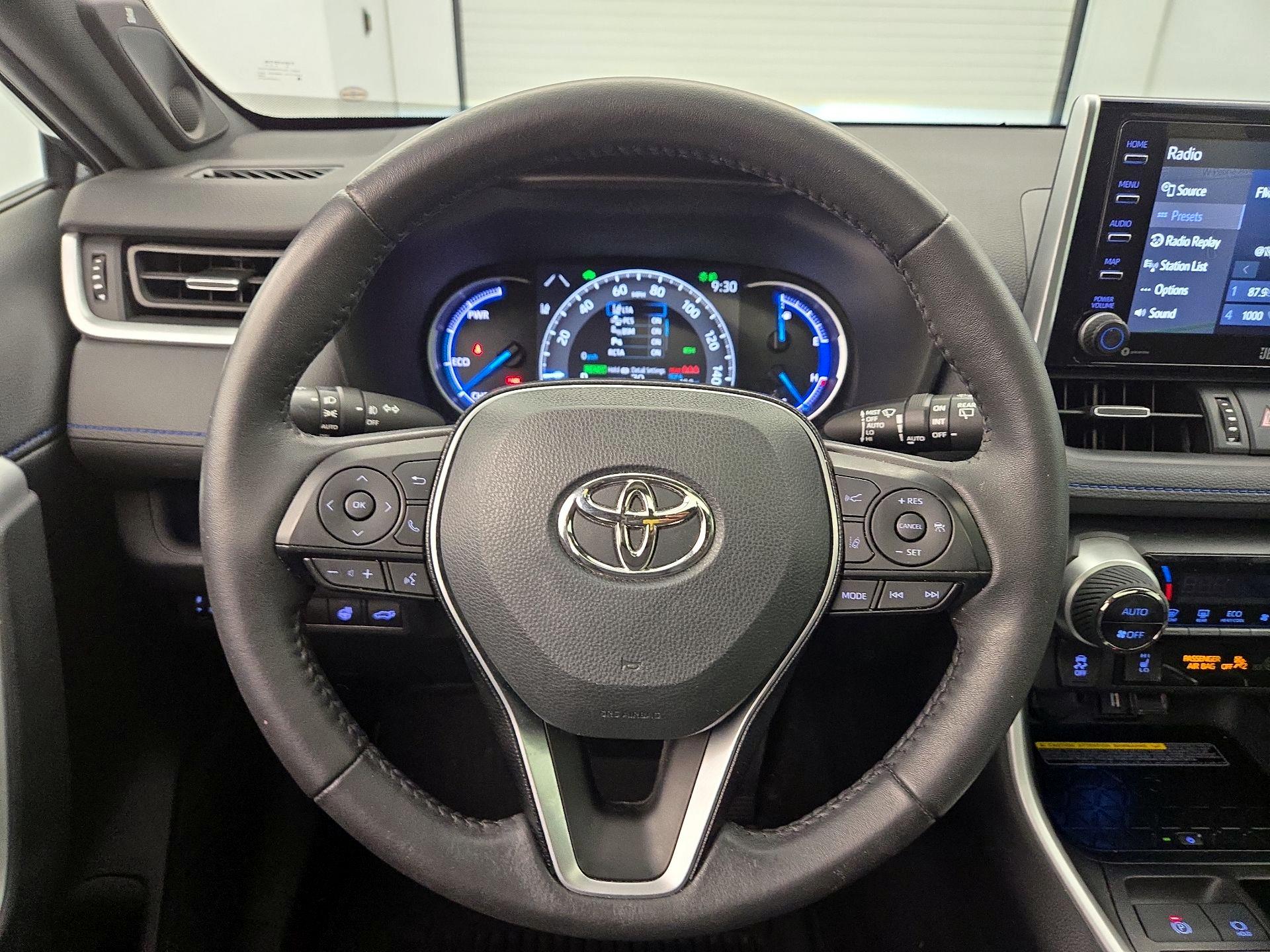 Thumbnail: 2021 Toyota RAV4 - 10