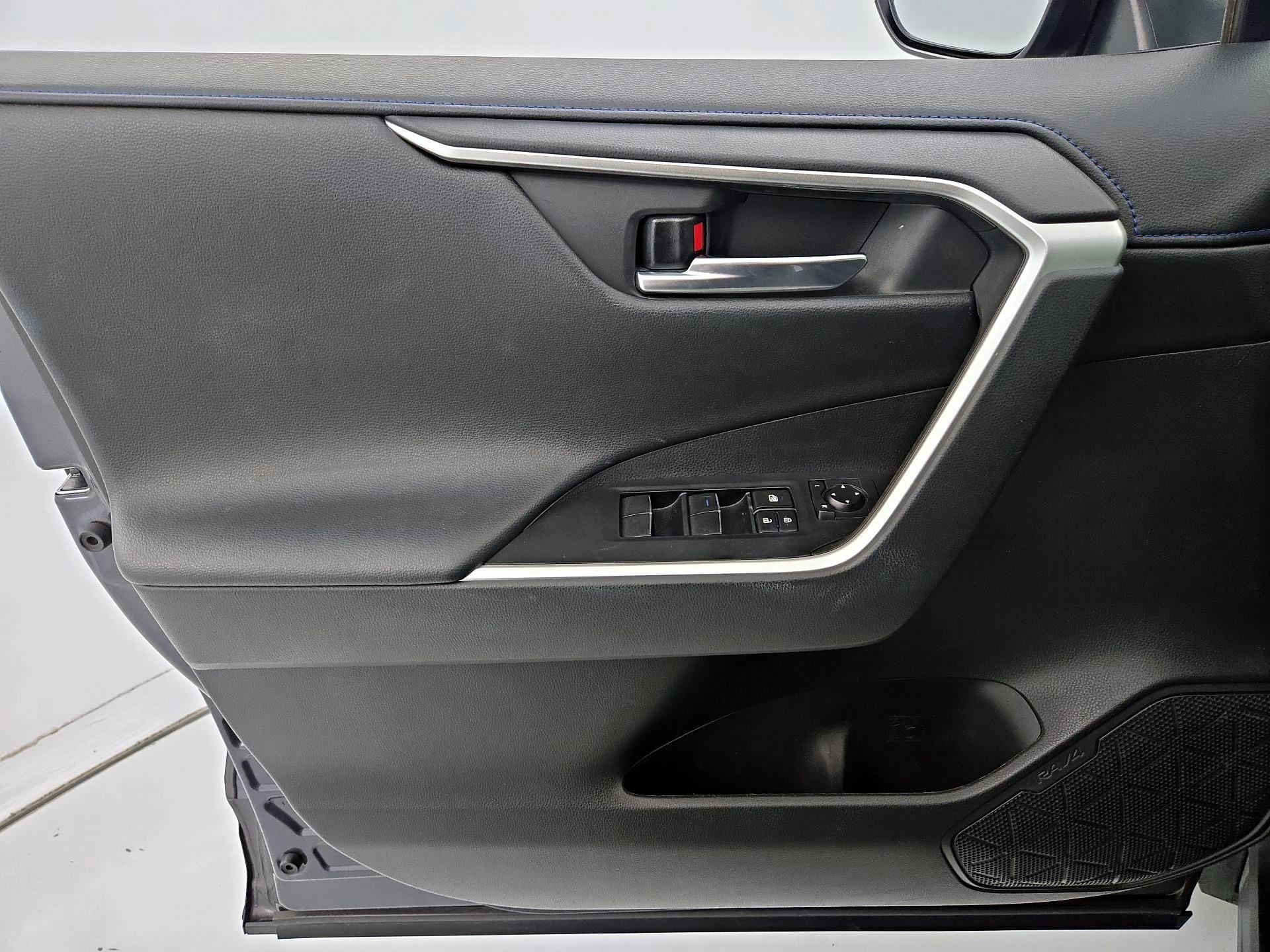 Thumbnail: 2021 Toyota RAV4 - 12