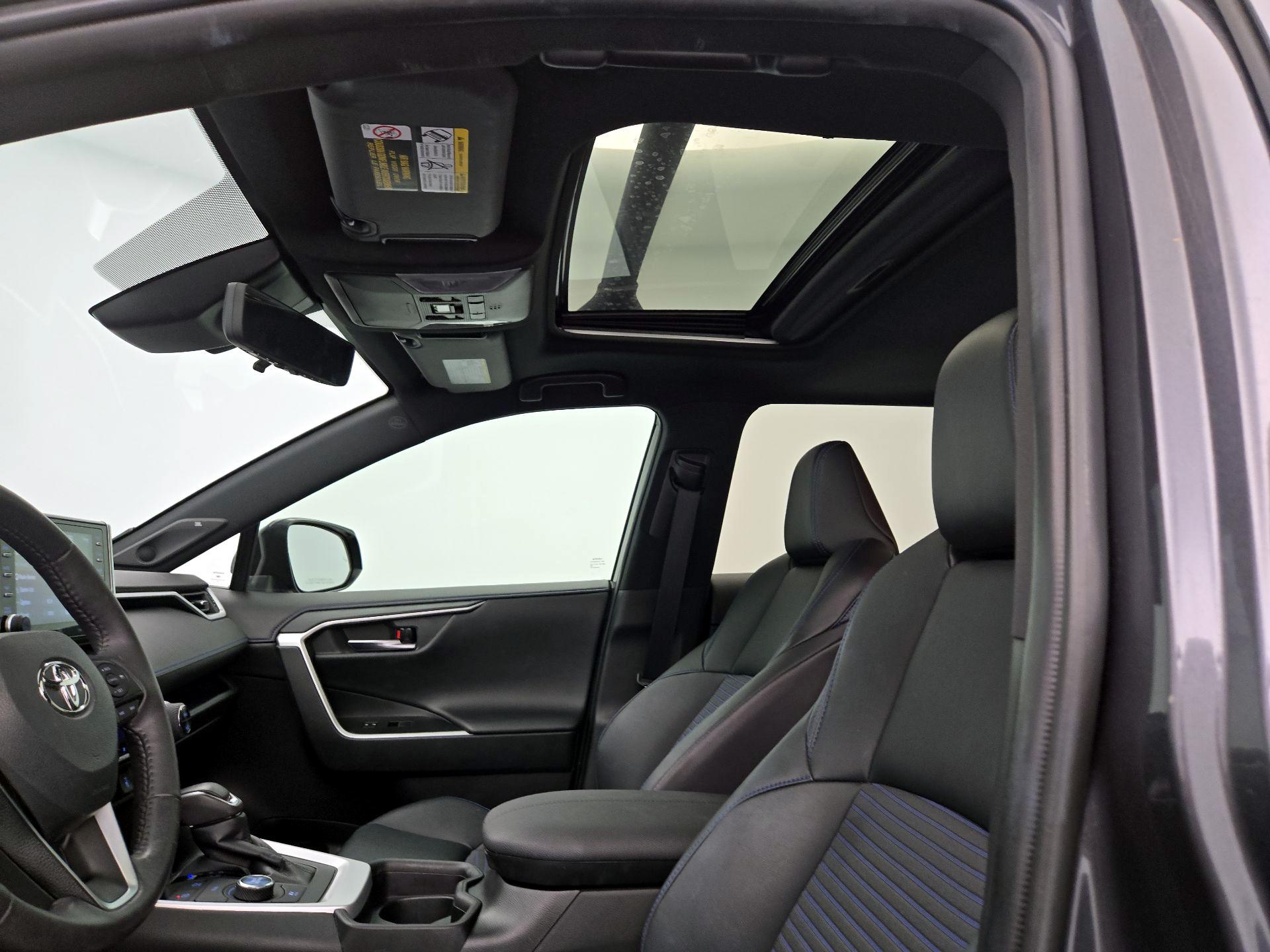 Thumbnail: 2021 Toyota RAV4 - 20