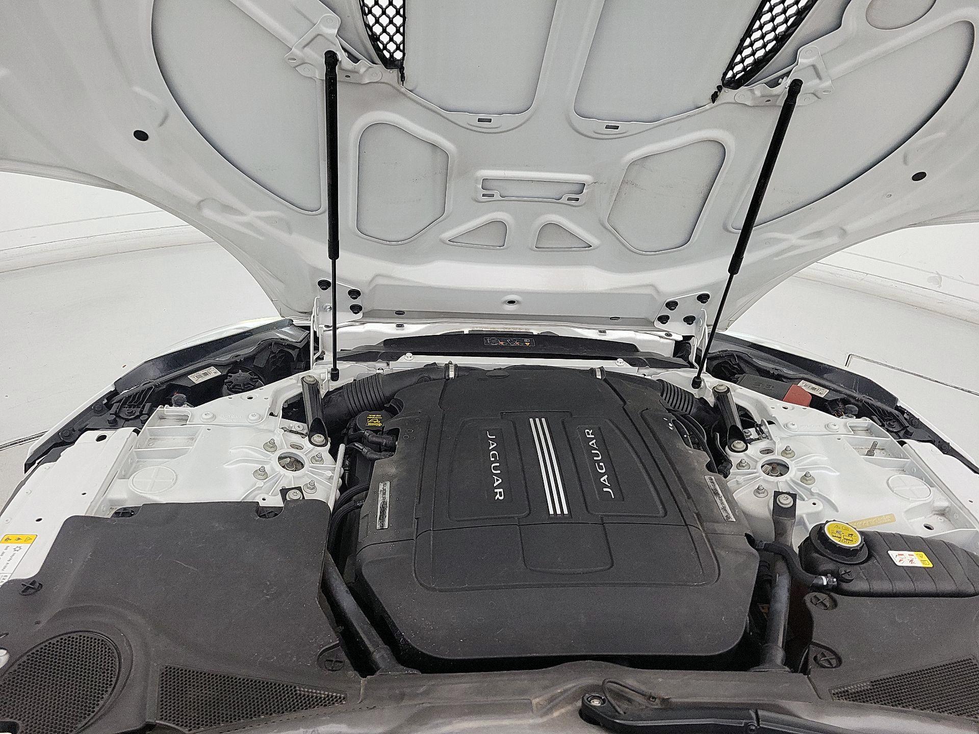 Thumbnail: 2015 Jaguar F-Type - 17