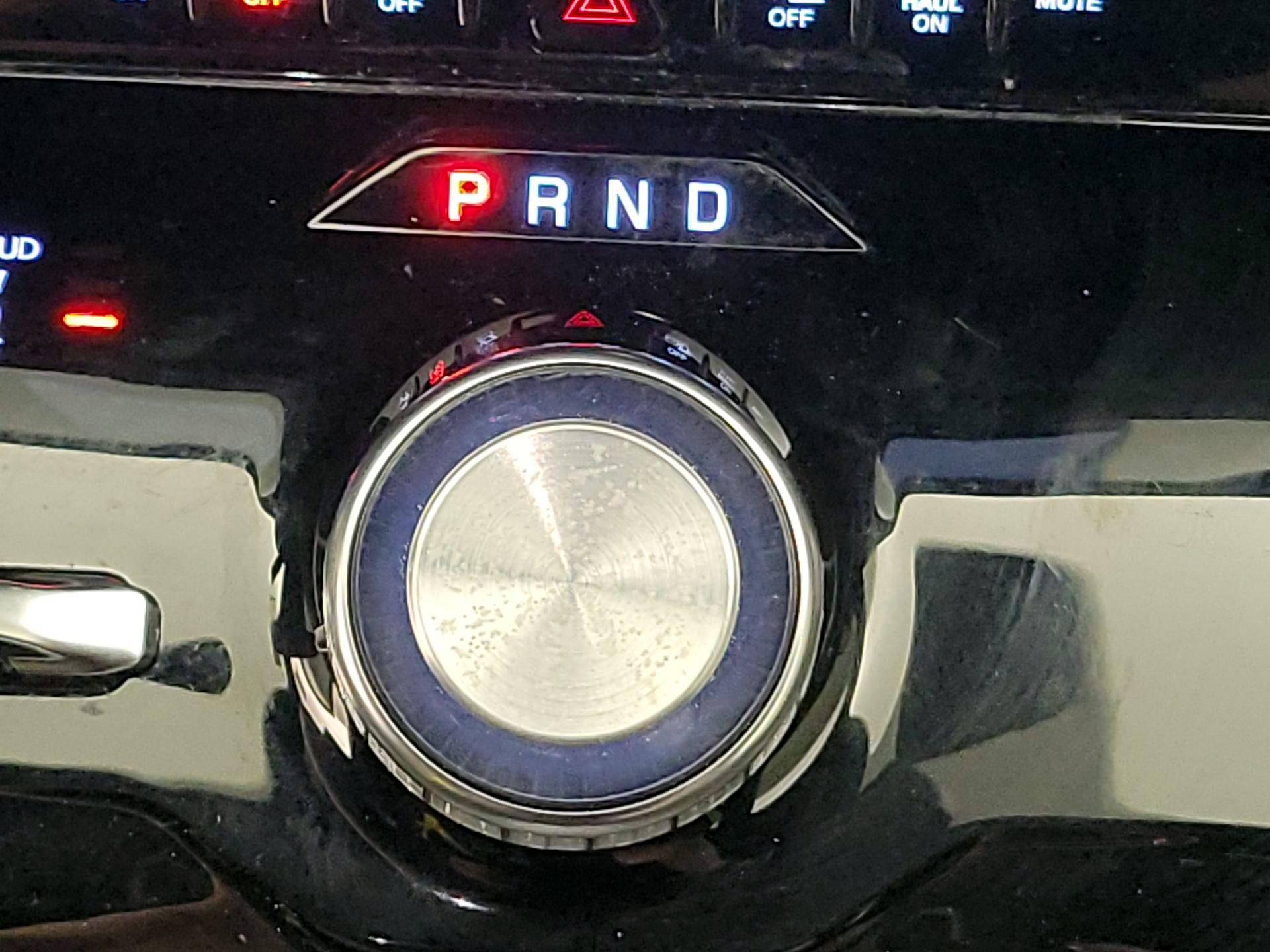 Thumbnail: 2022 Jeep Wagoneer - 18