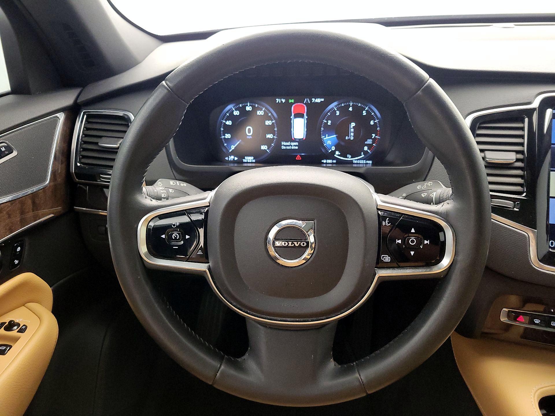 Thumbnail: 2017 Volvo XC90 - 10