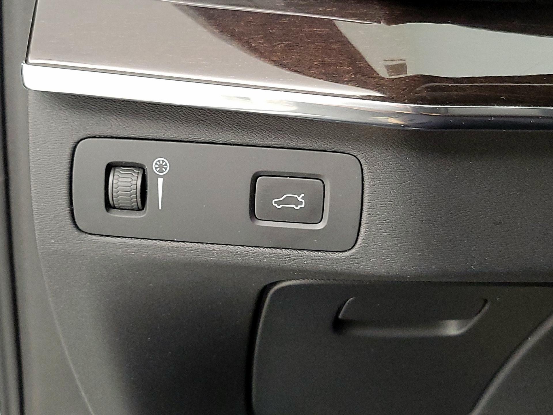 Thumbnail: 2017 Volvo XC90 - 13