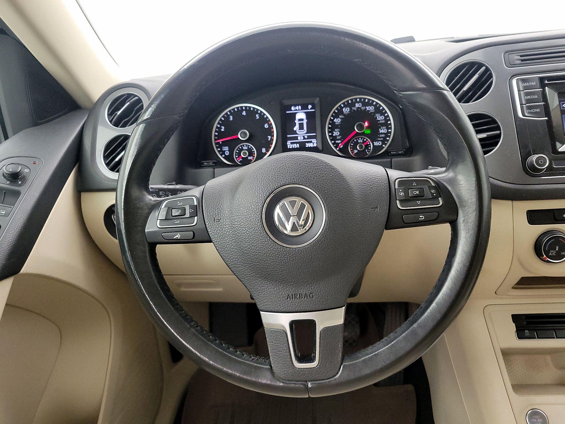 Thumbnail: 2016 Volkswagen Tiguan - 10