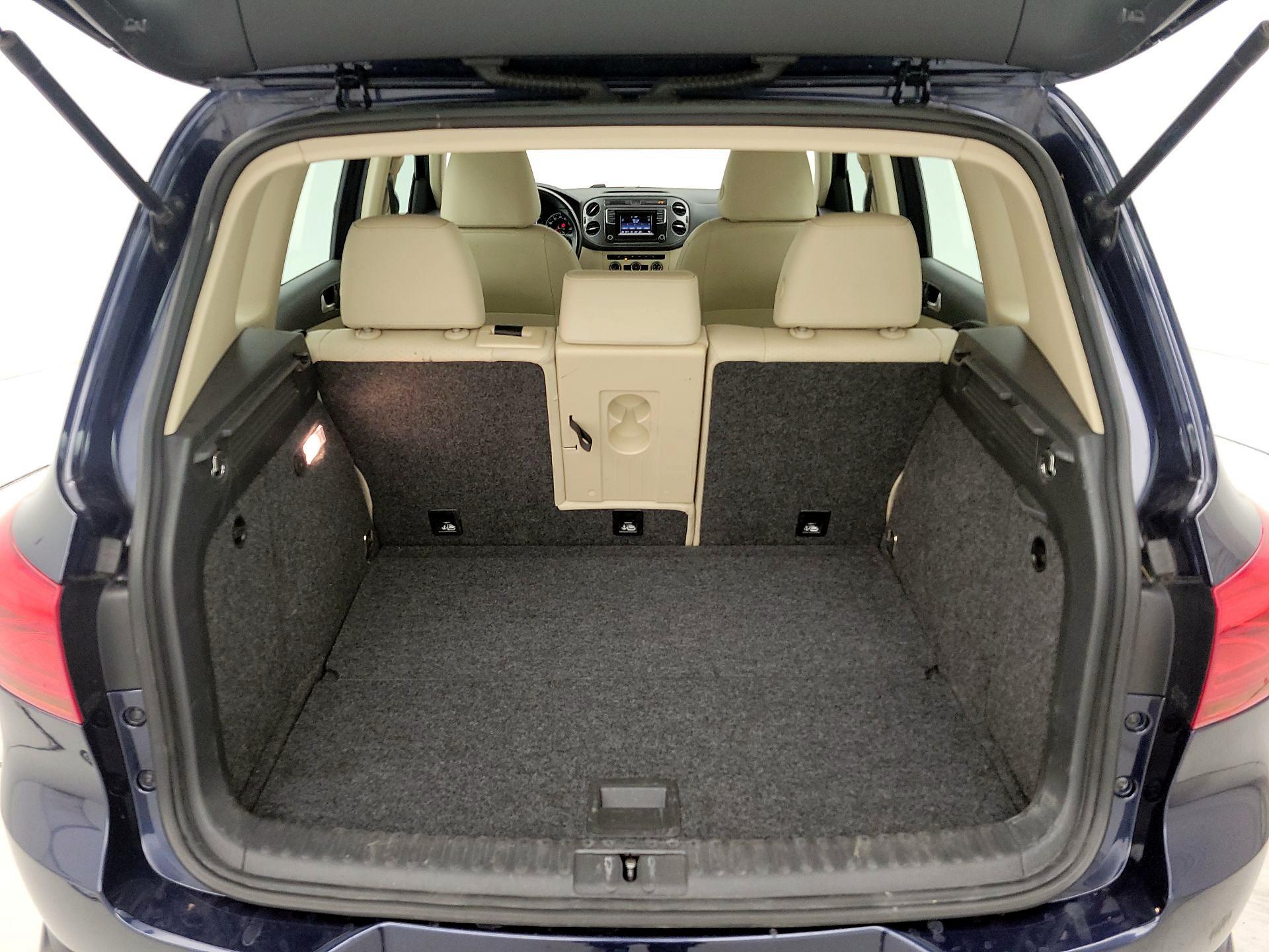Thumbnail: 2016 Volkswagen Tiguan - 16