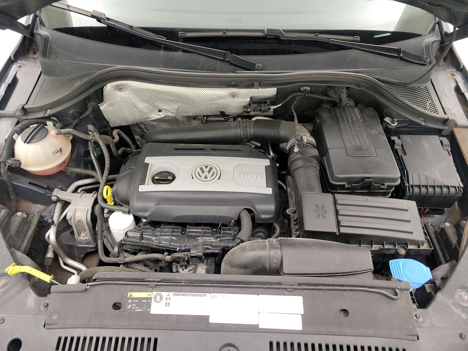 Thumbnail: 2016 Volkswagen Tiguan - 17