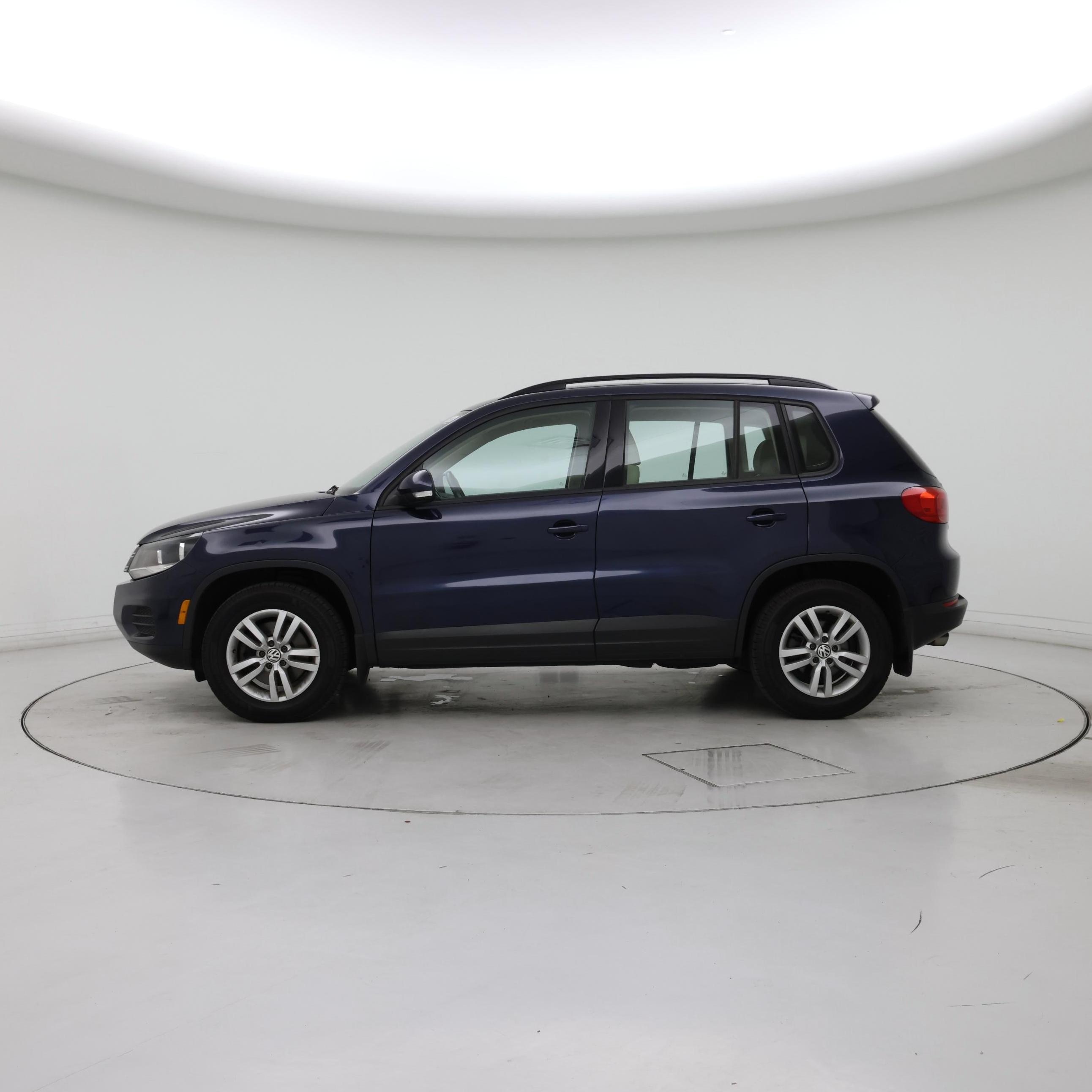 Thumbnail: 2016 Volkswagen Tiguan - 3