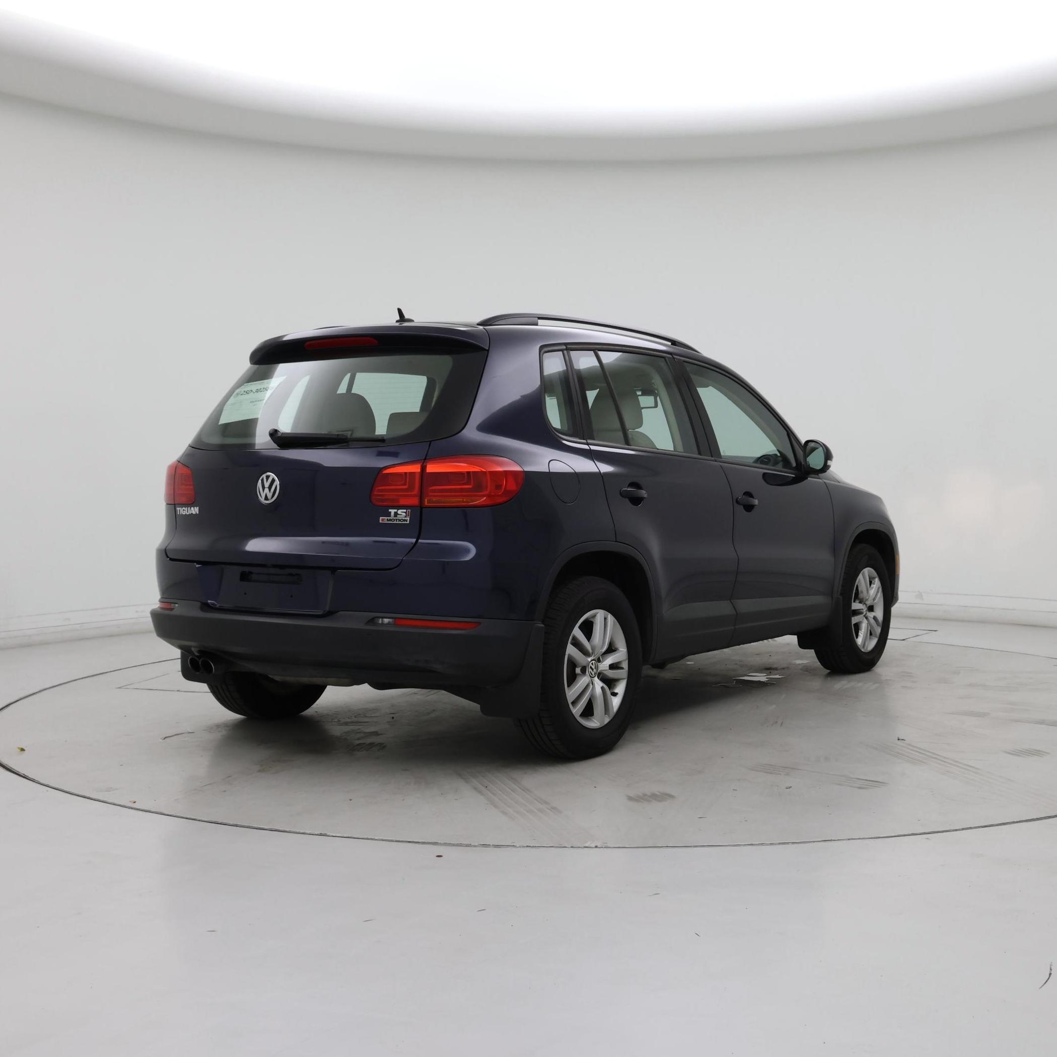 Thumbnail: 2016 Volkswagen Tiguan - 8