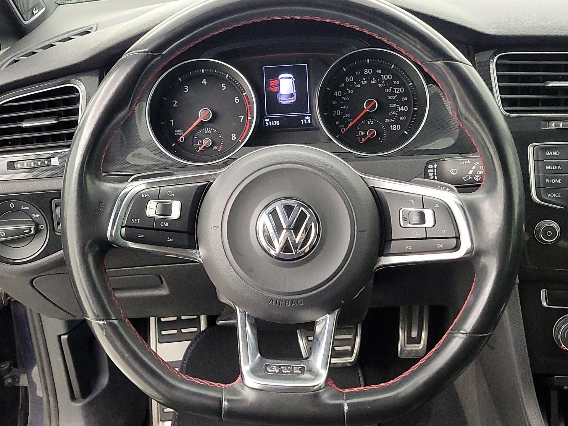 Thumbnail: 2015 Volkswagen Golf - 10