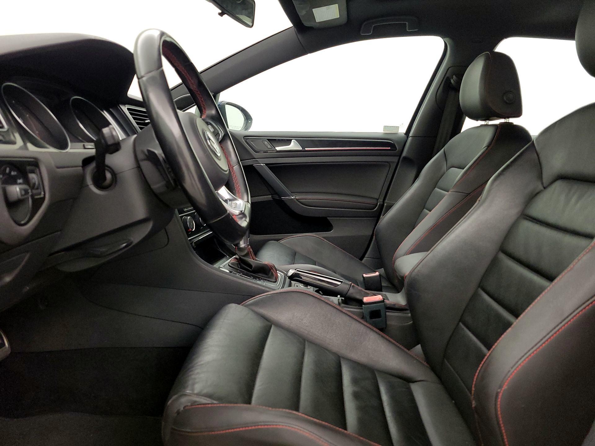 Thumbnail: 2015 Volkswagen Golf - 11