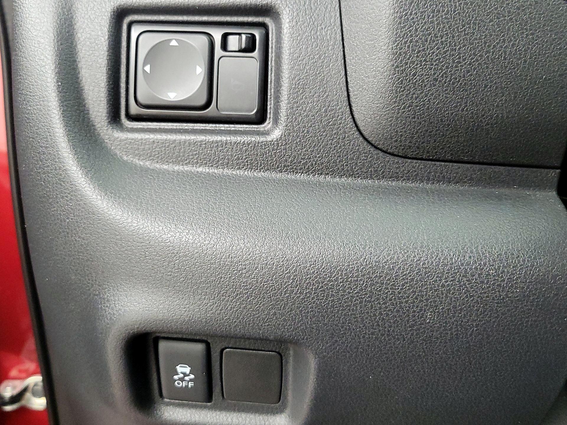 Thumbnail: 2015 Nissan Versa Note - 13