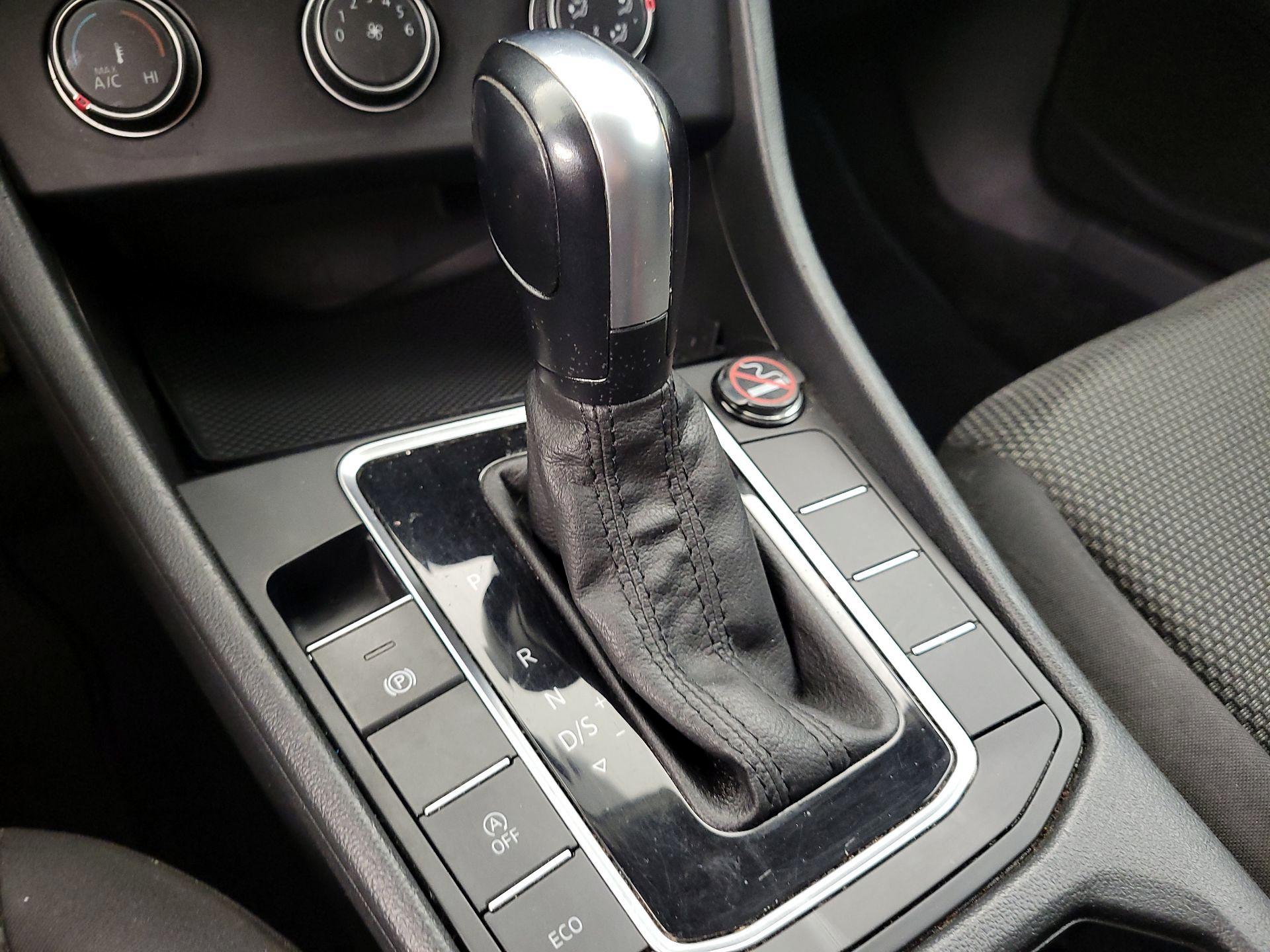 Thumbnail: 2019 Volkswagen Jetta - 17