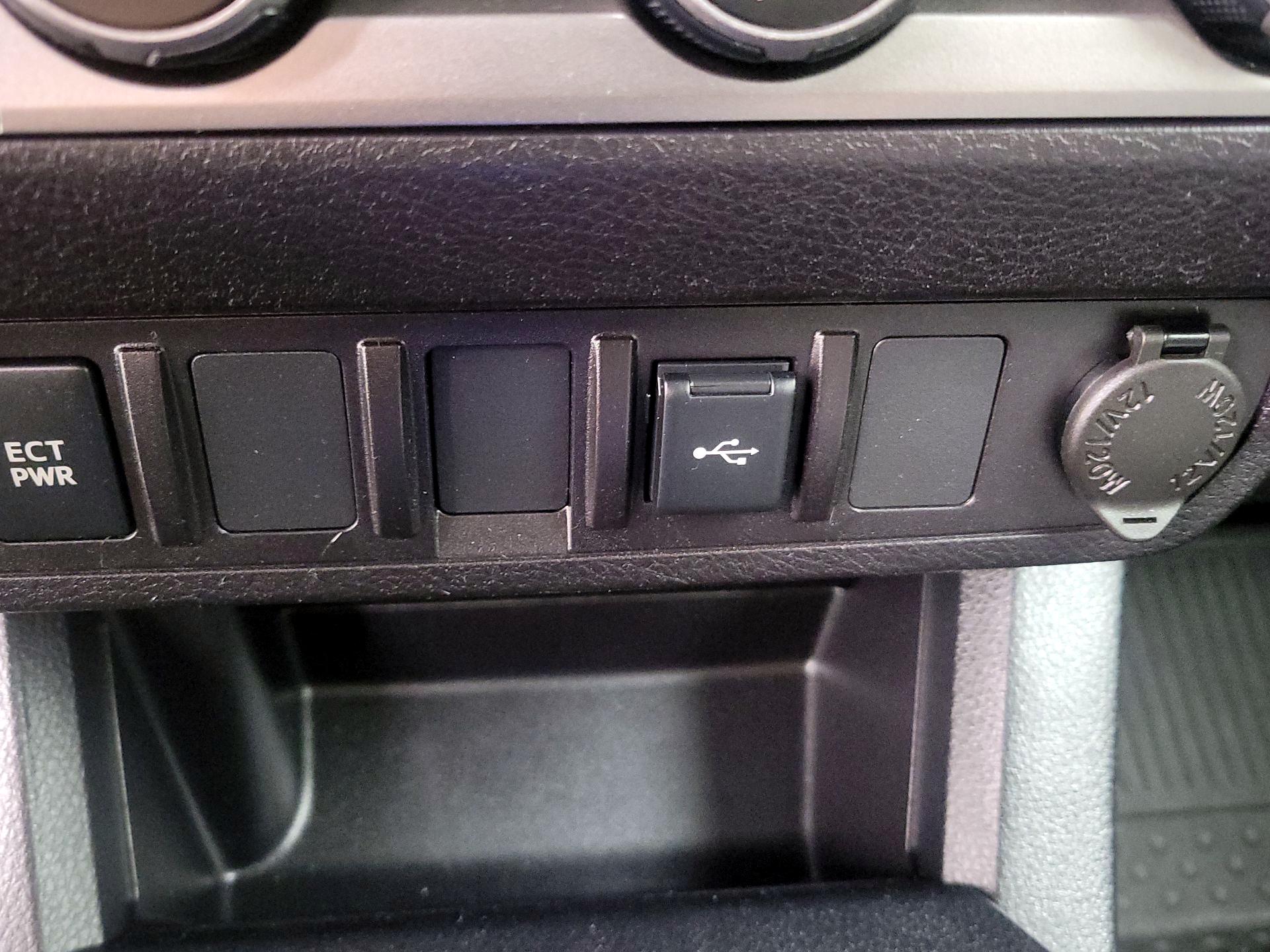 Thumbnail: 2020 Toyota Tacoma - 18