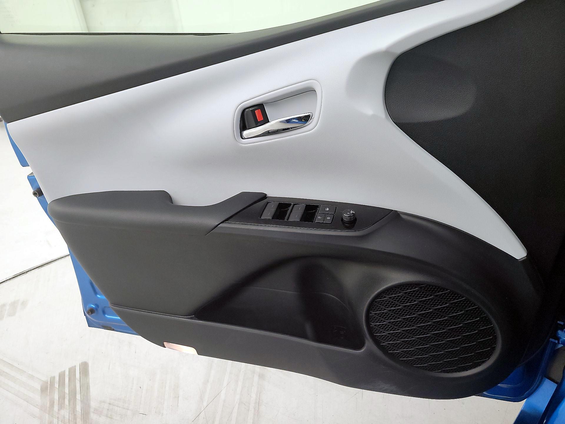 Thumbnail: 2019 Toyota Prius - 12