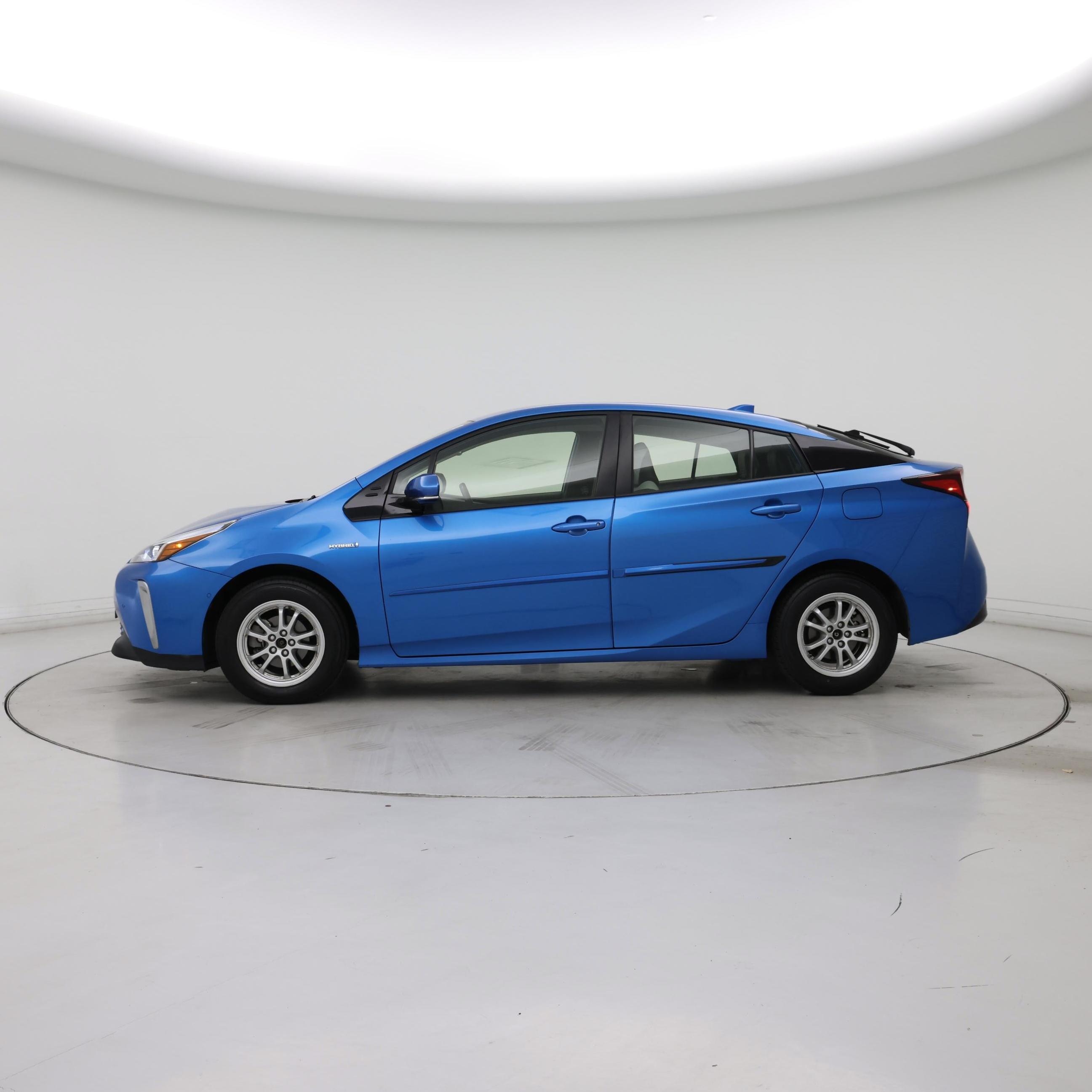 Thumbnail: 2019 Toyota Prius - 3
