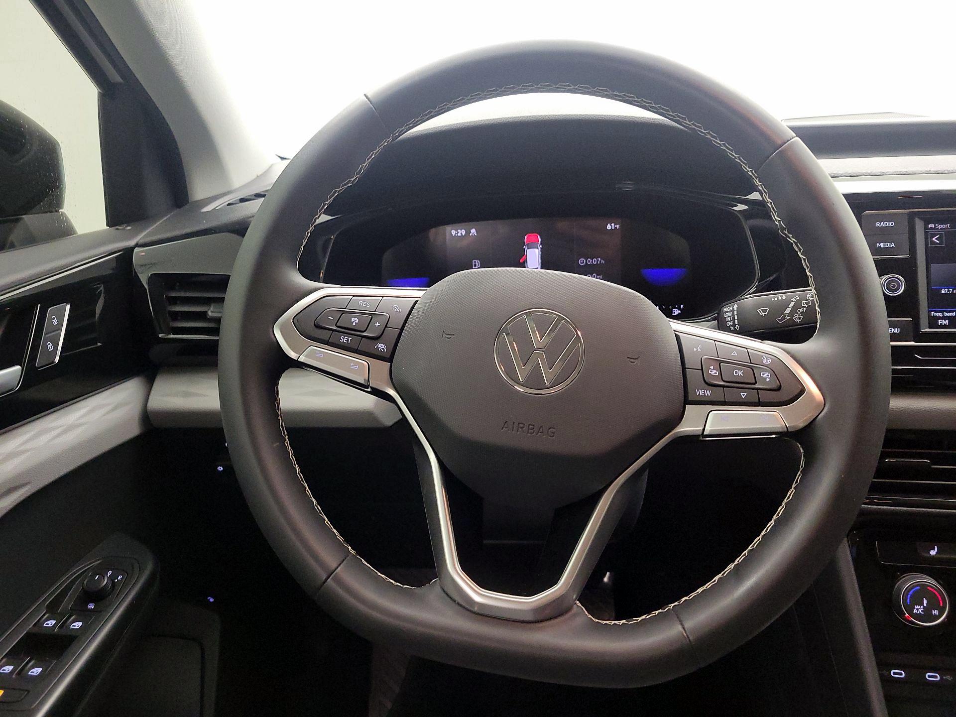 Thumbnail: 2023 Volkswagen Taos - 10