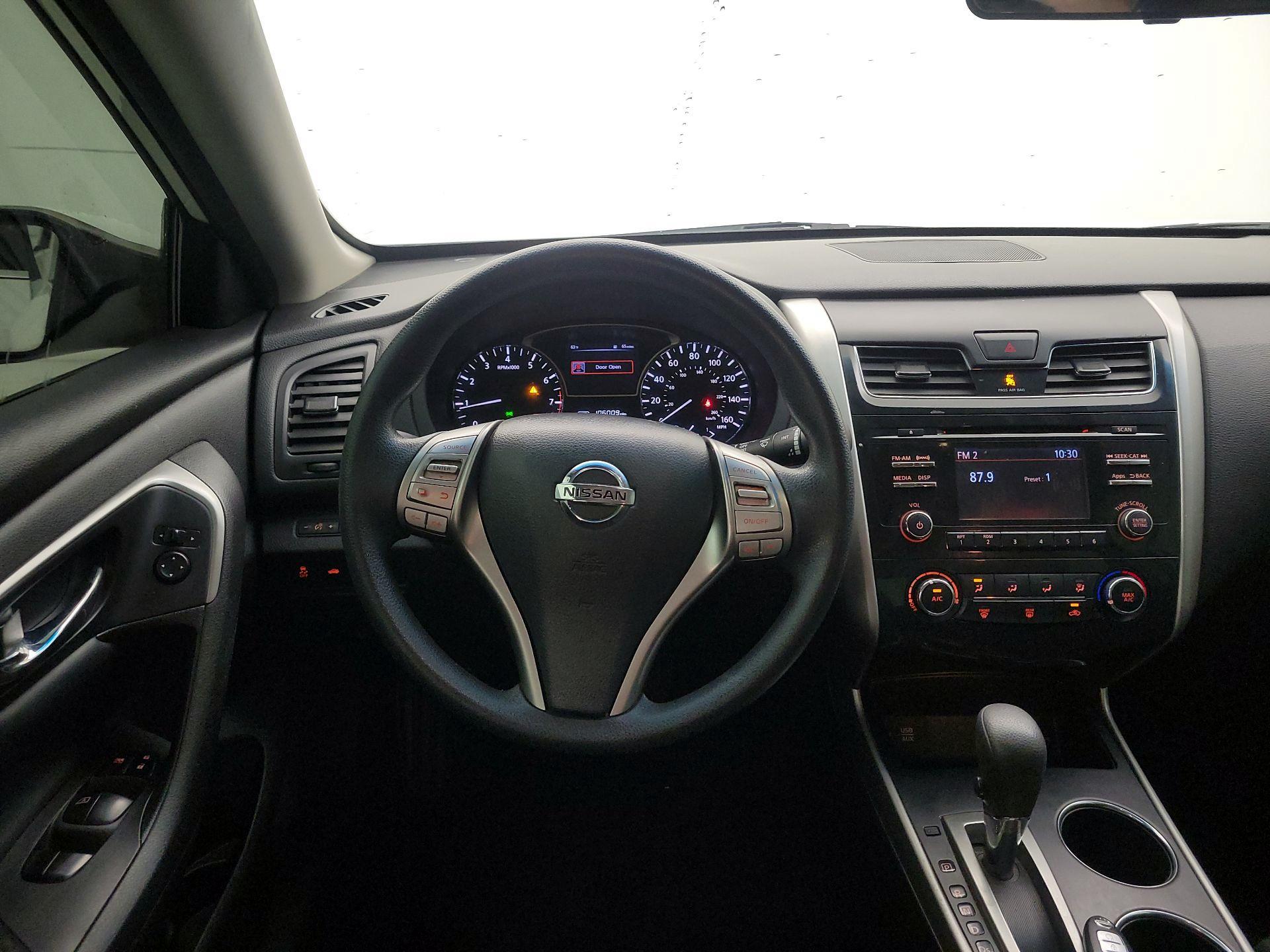 Thumbnail: 2015 Nissan Altima - 10