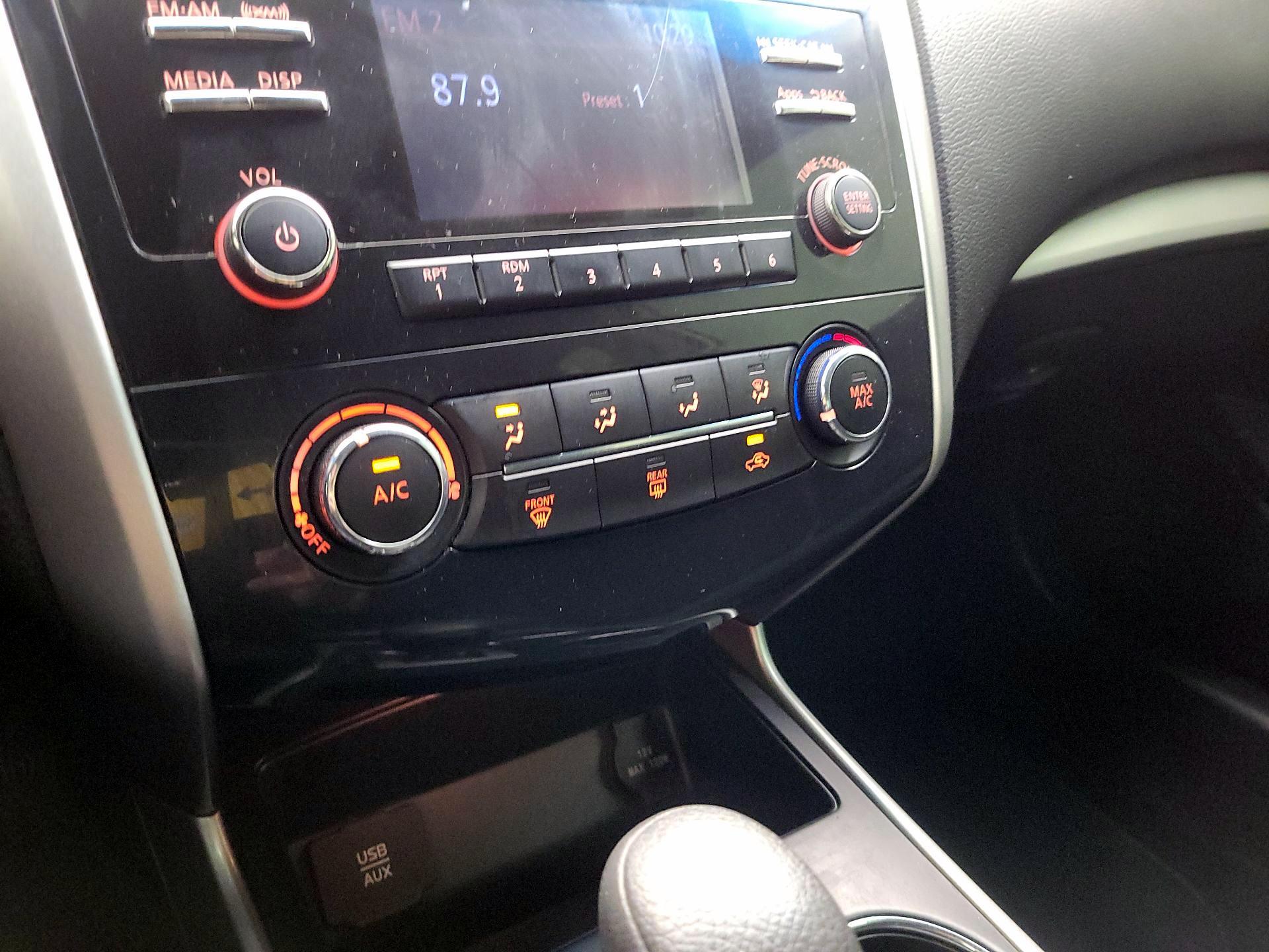 Thumbnail: 2015 Nissan Altima - 16