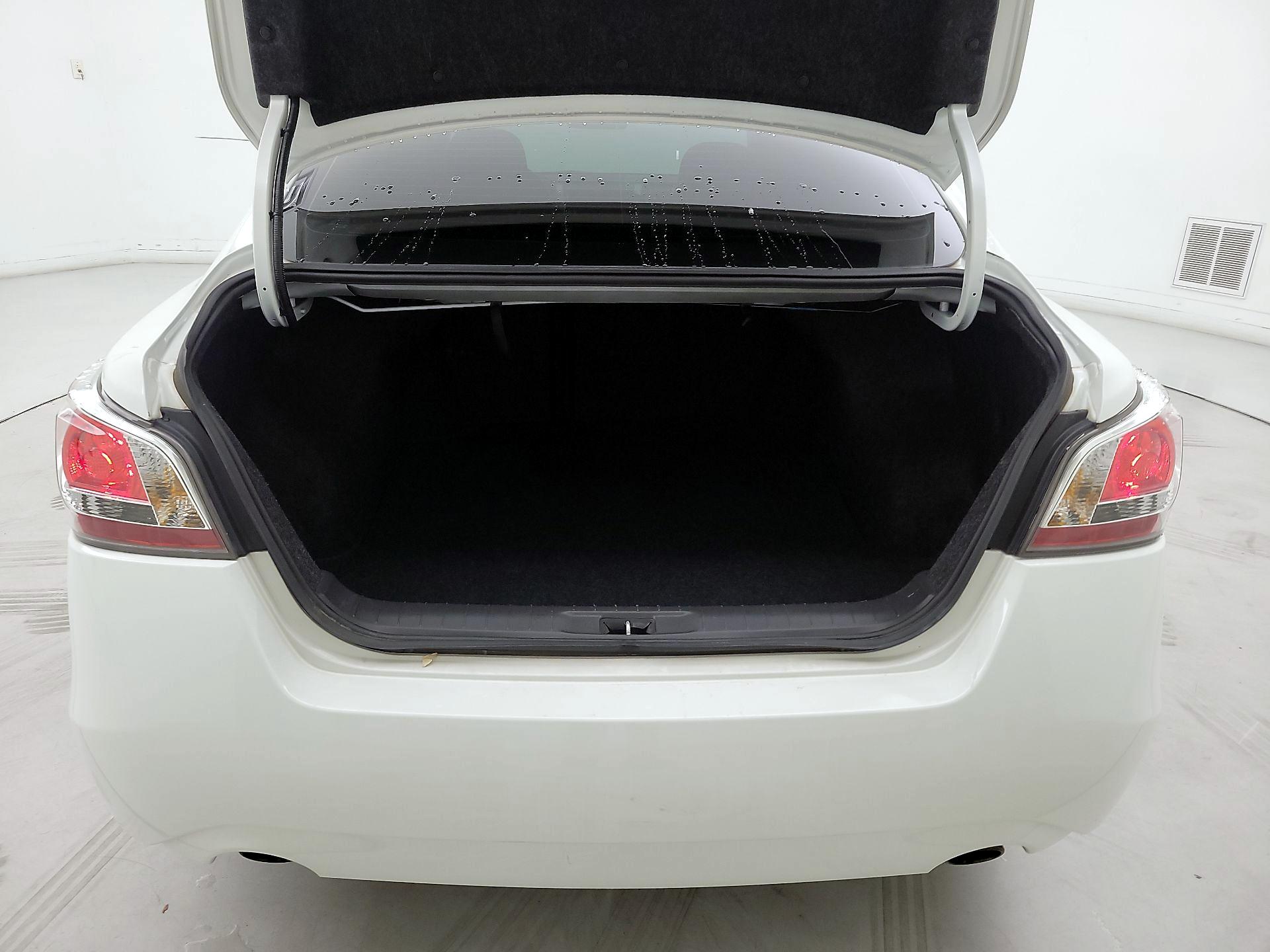 Thumbnail: 2015 Nissan Altima - 20