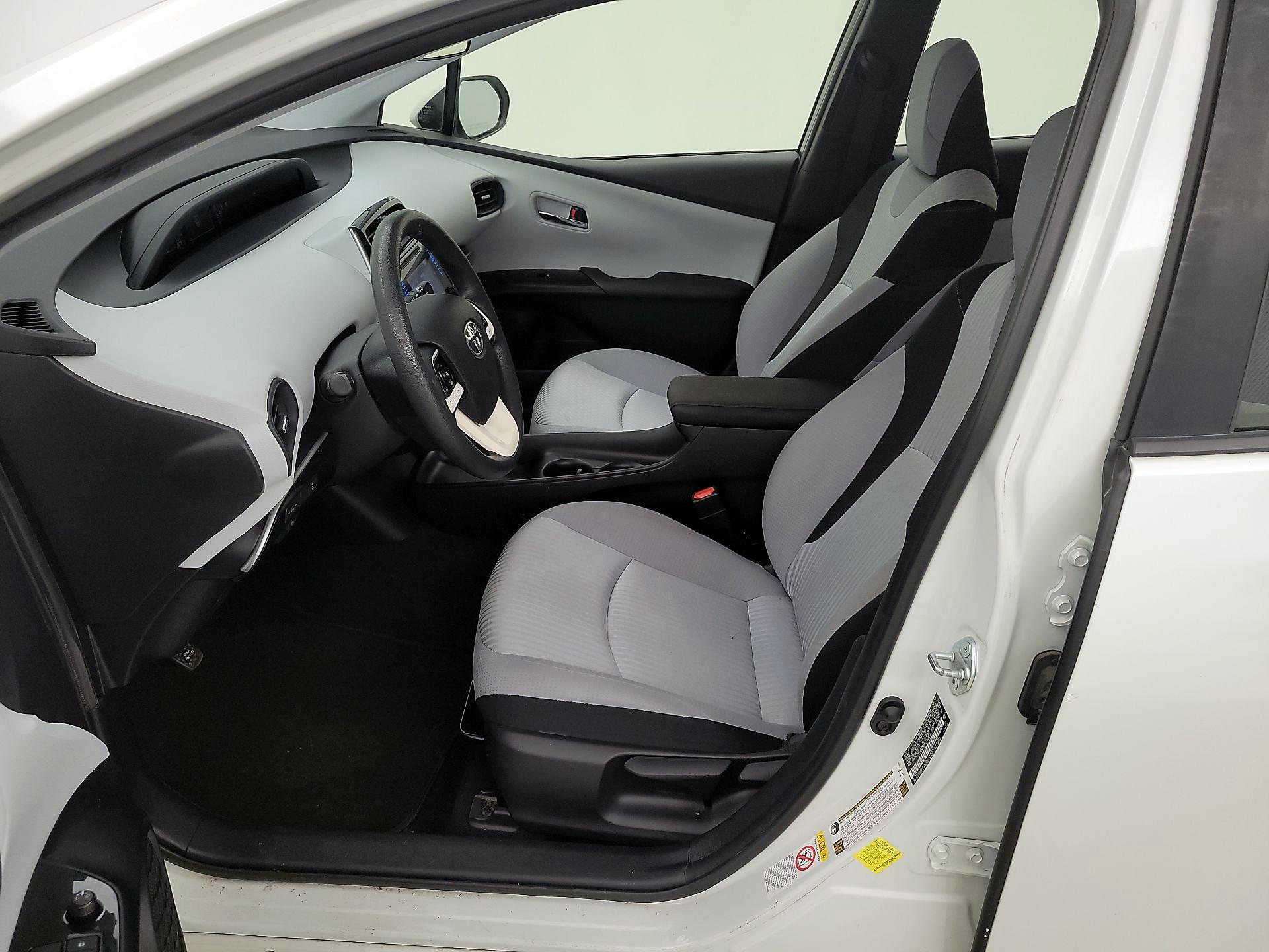 Thumbnail: 2017 Toyota Prius - 11