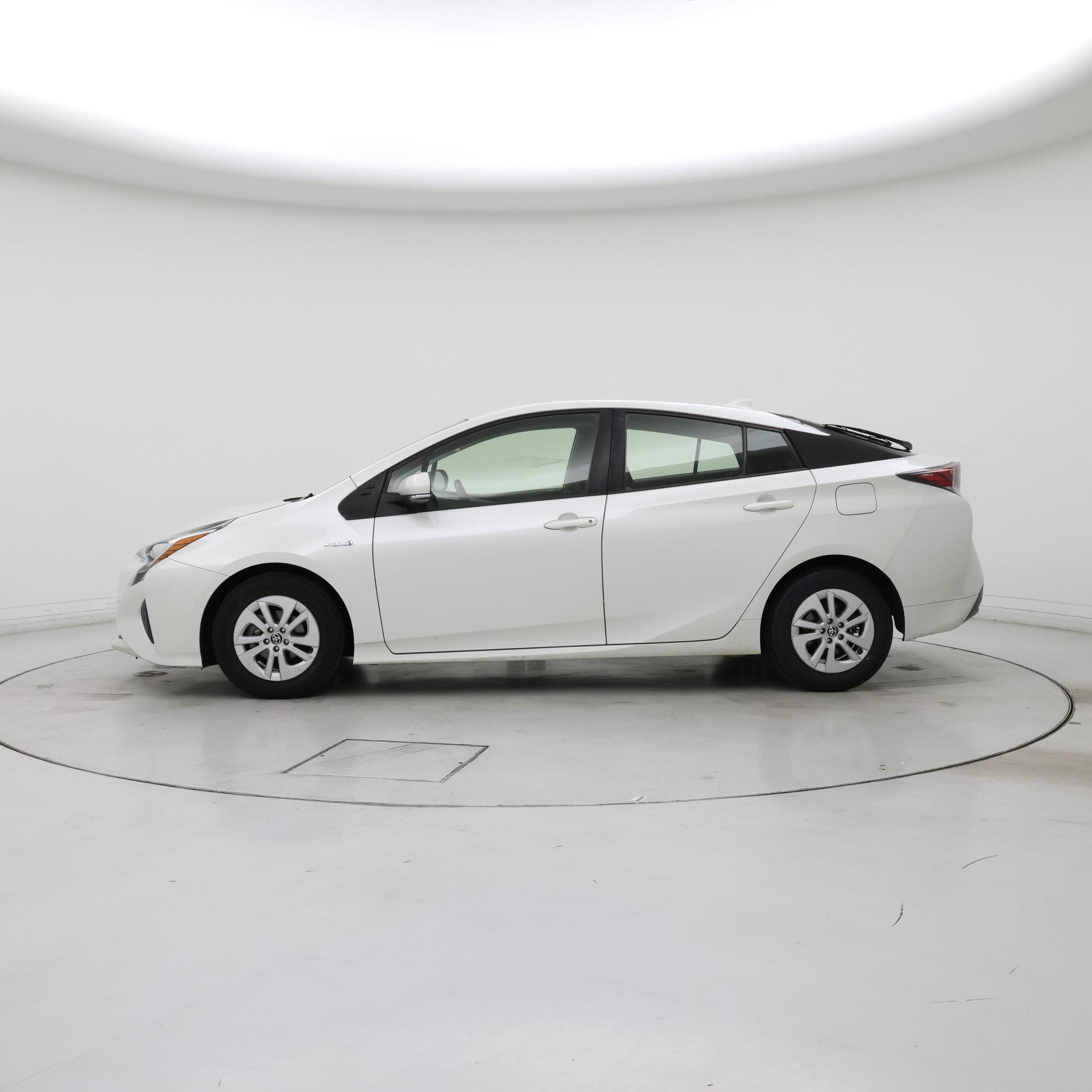 Thumbnail: 2017 Toyota Prius - 3